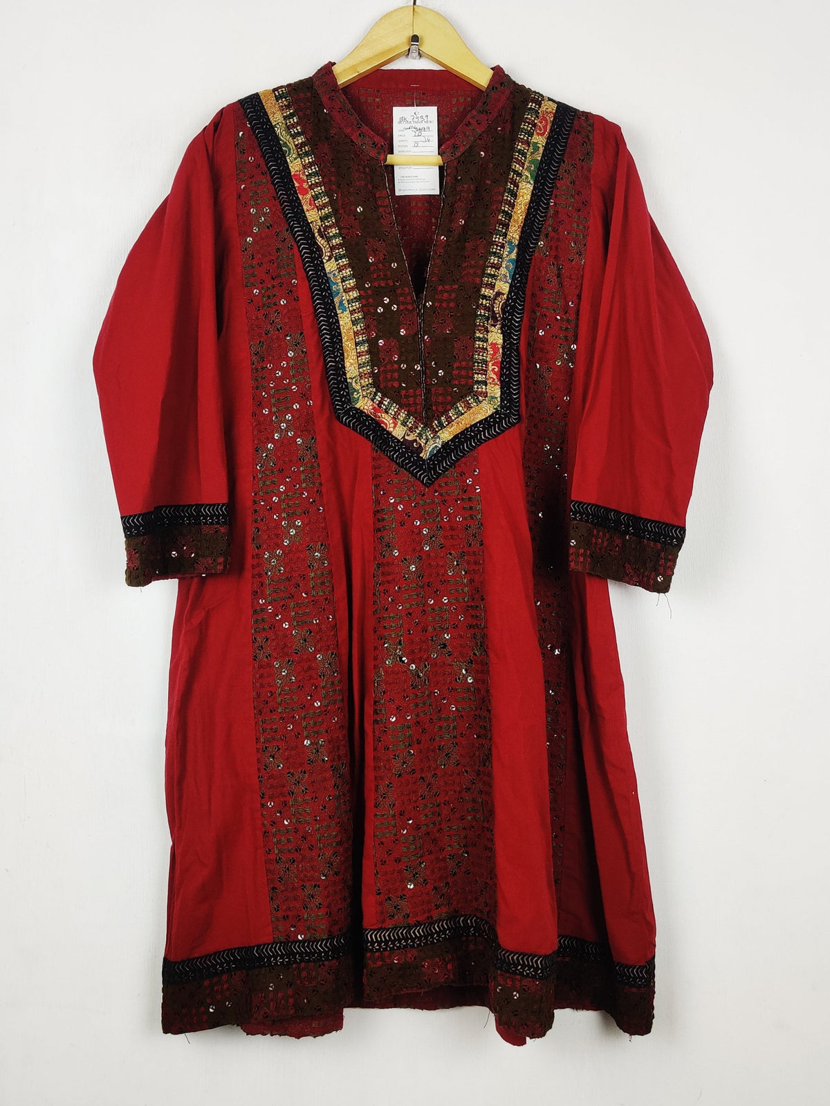Buy online pre-used pre-loved 100% authentic & Original branded Unknown Brand (BK-7439) available in Pakistan. Top international brands avilable.