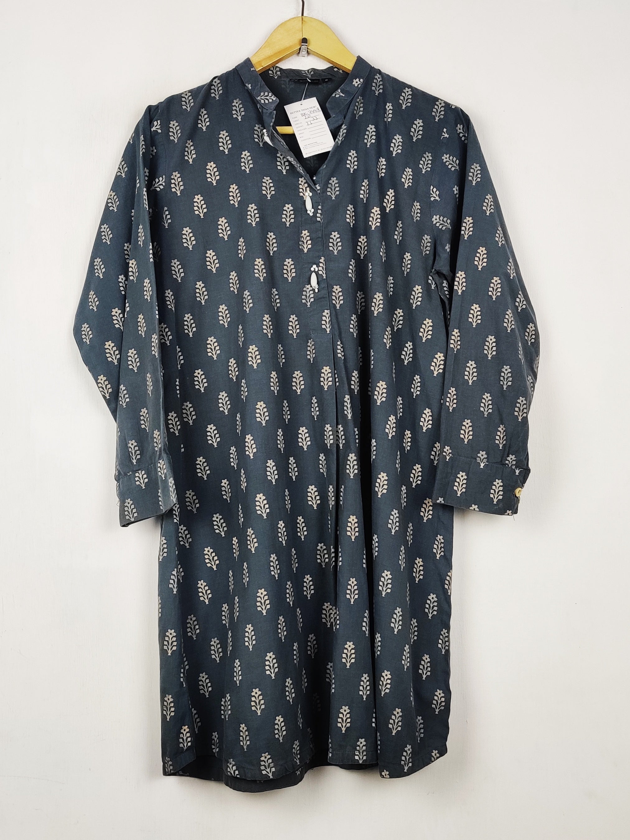 Buy online pre-used pre-loved 100% authentic & Original branded Alkaram (BK-7448) available in Pakistan. Top international brands avilable.