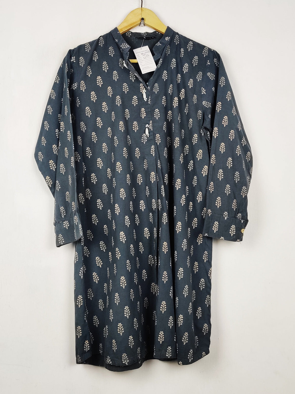 Buy online pre-used pre-loved 100% authentic & Original branded Alkaram (BK-7448) available in Pakistan. Top international brands avilable.