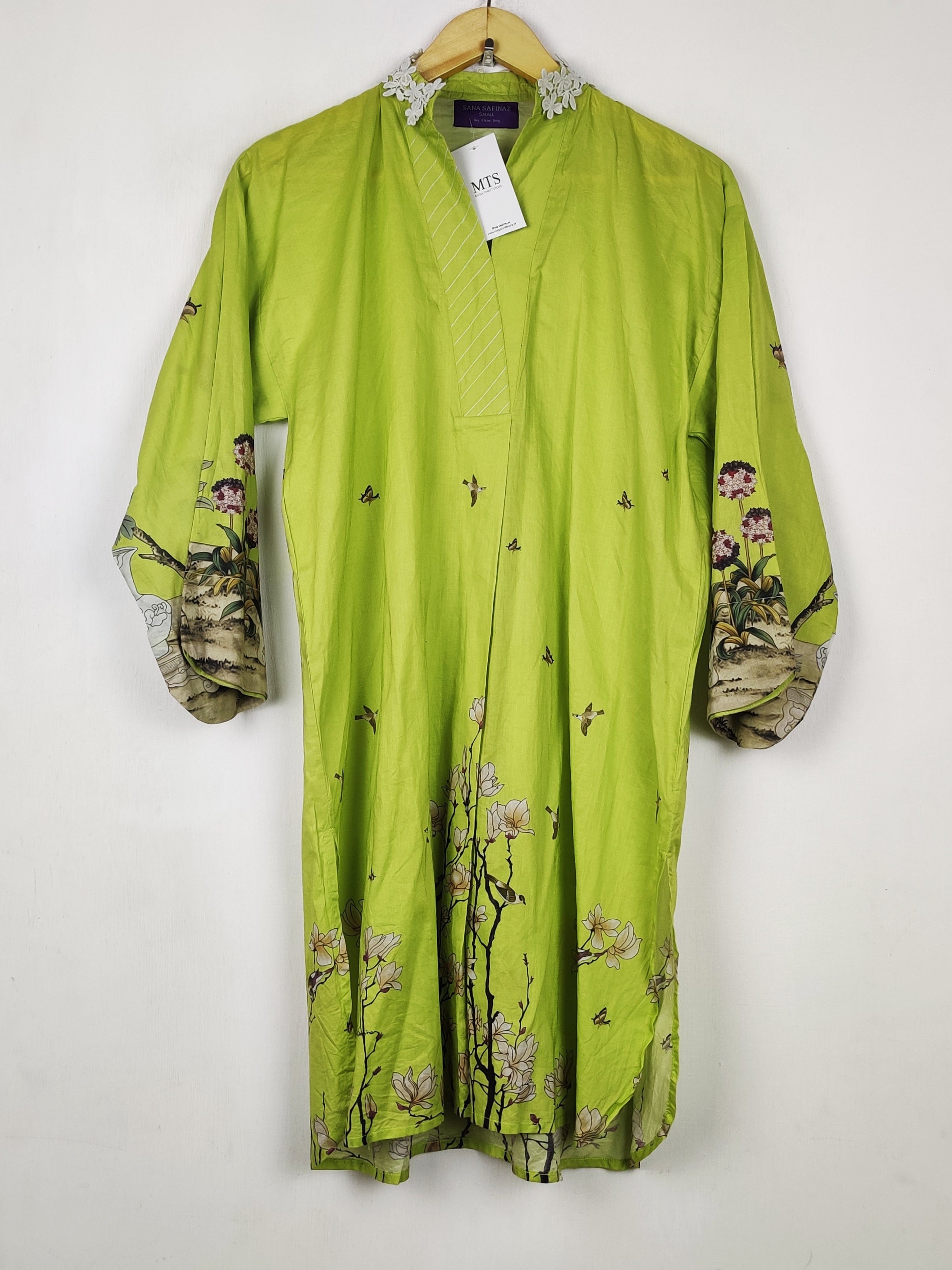 Buy online pre-used pre-loved 100% authentic & Original branded Sana Safinaz (BK-7454) available in Pakistan. Top international brands avilable.