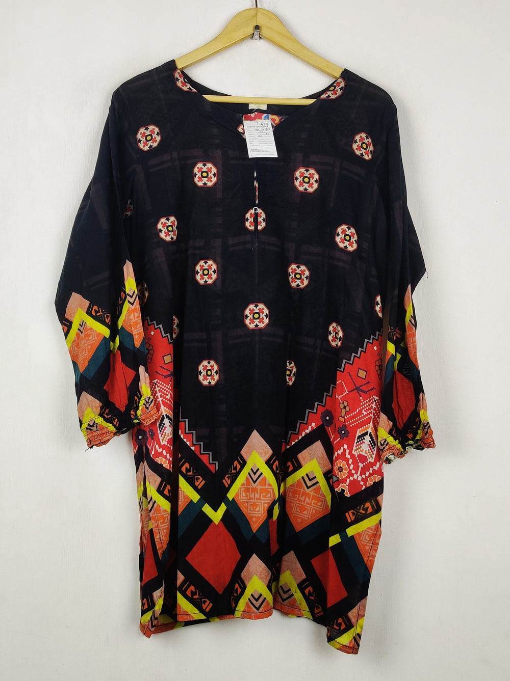 Buy online pre-used pre-loved 100% authentic & Original branded Unknown Brand (BK-7459) available in Pakistan. Top international brands avilable.