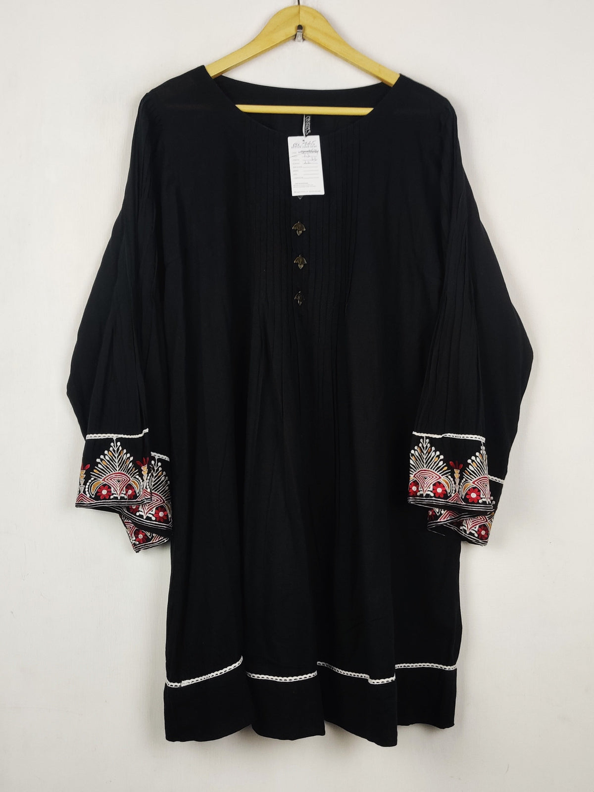 Buy online pre-used pre-loved 100% authentic & Original branded Original (BK-7465) available in Pakistan. Top international brands avilable.