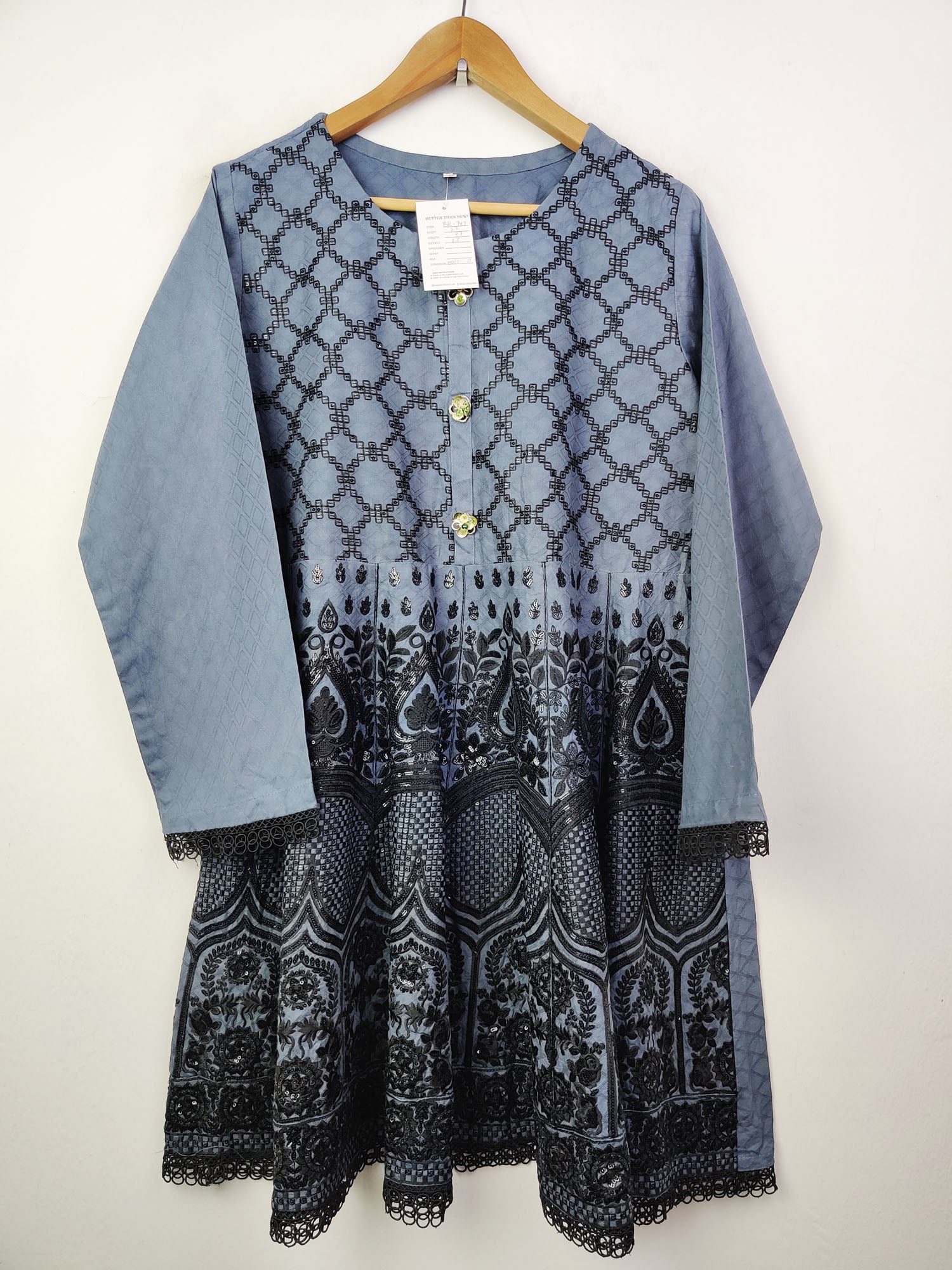Buy online pre-used pre-loved 100% authentic & Original branded Unknown Brand (BK-747) available in Pakistan. Top international brands avilable.