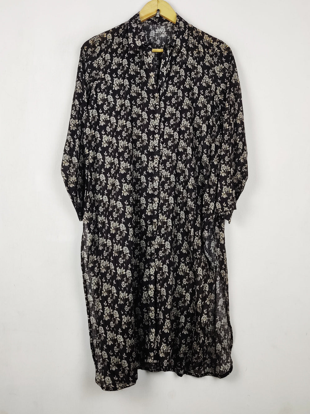 Buy online pre-used pre-loved 100% authentic & Original branded Unknown Brand (BK-7477) available in Pakistan. Top international brands avilable.