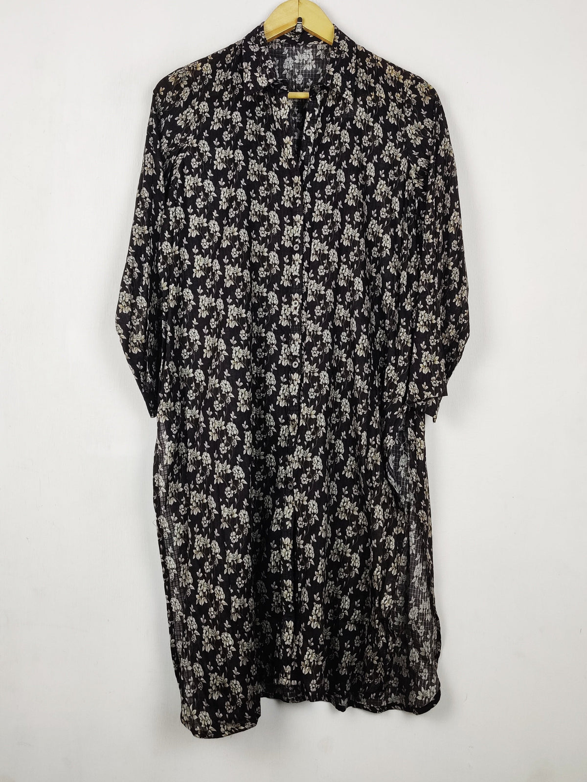 Buy online pre-used pre-loved 100% authentic & Original branded Unknown Brand (BK-7477) available in Pakistan. Top international brands avilable.