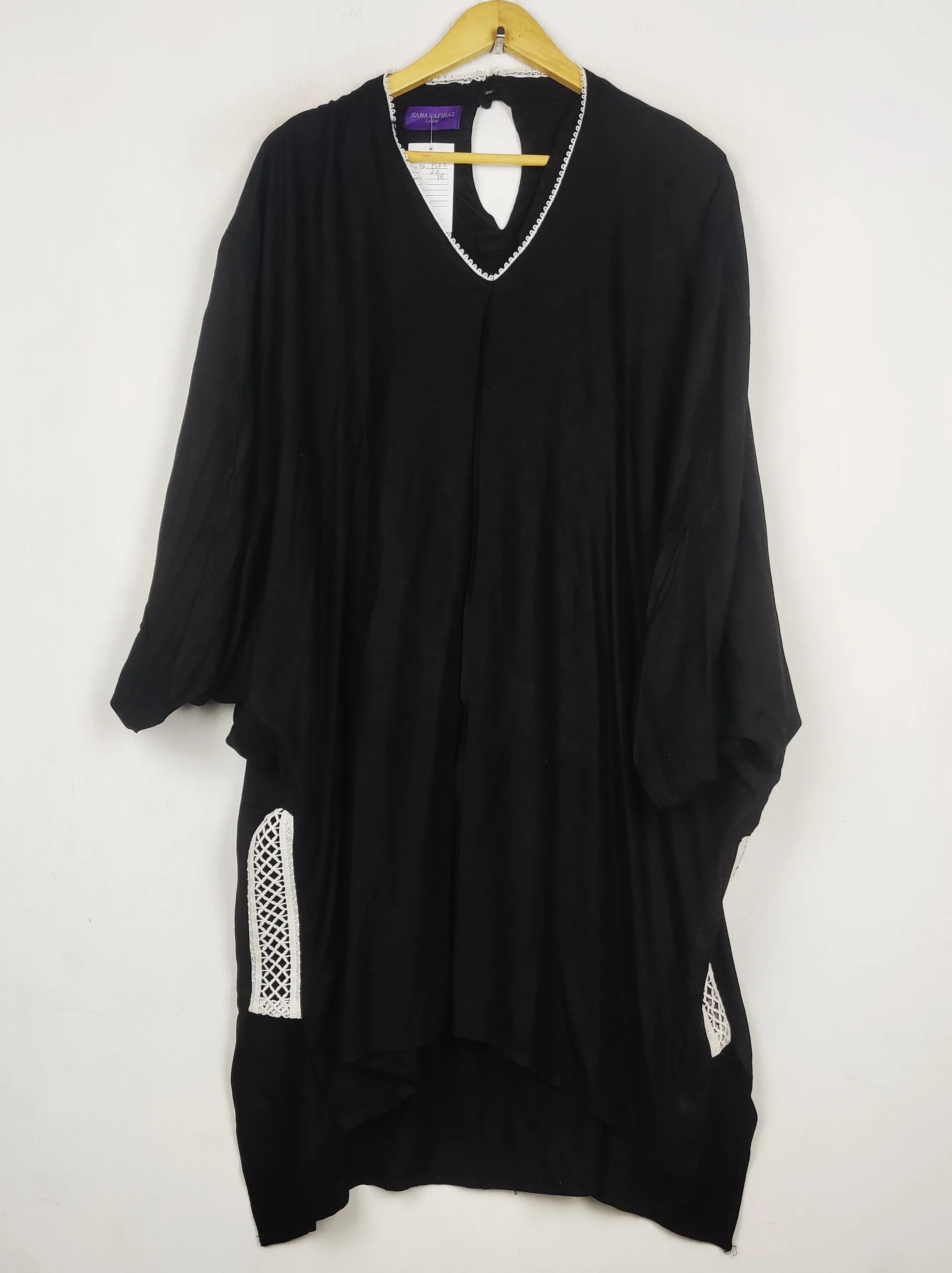Buy online pre-used pre-loved 100% authentic & Original branded Sana Safinaz (BK-7522) available in Pakistan. Top international brands avilable.