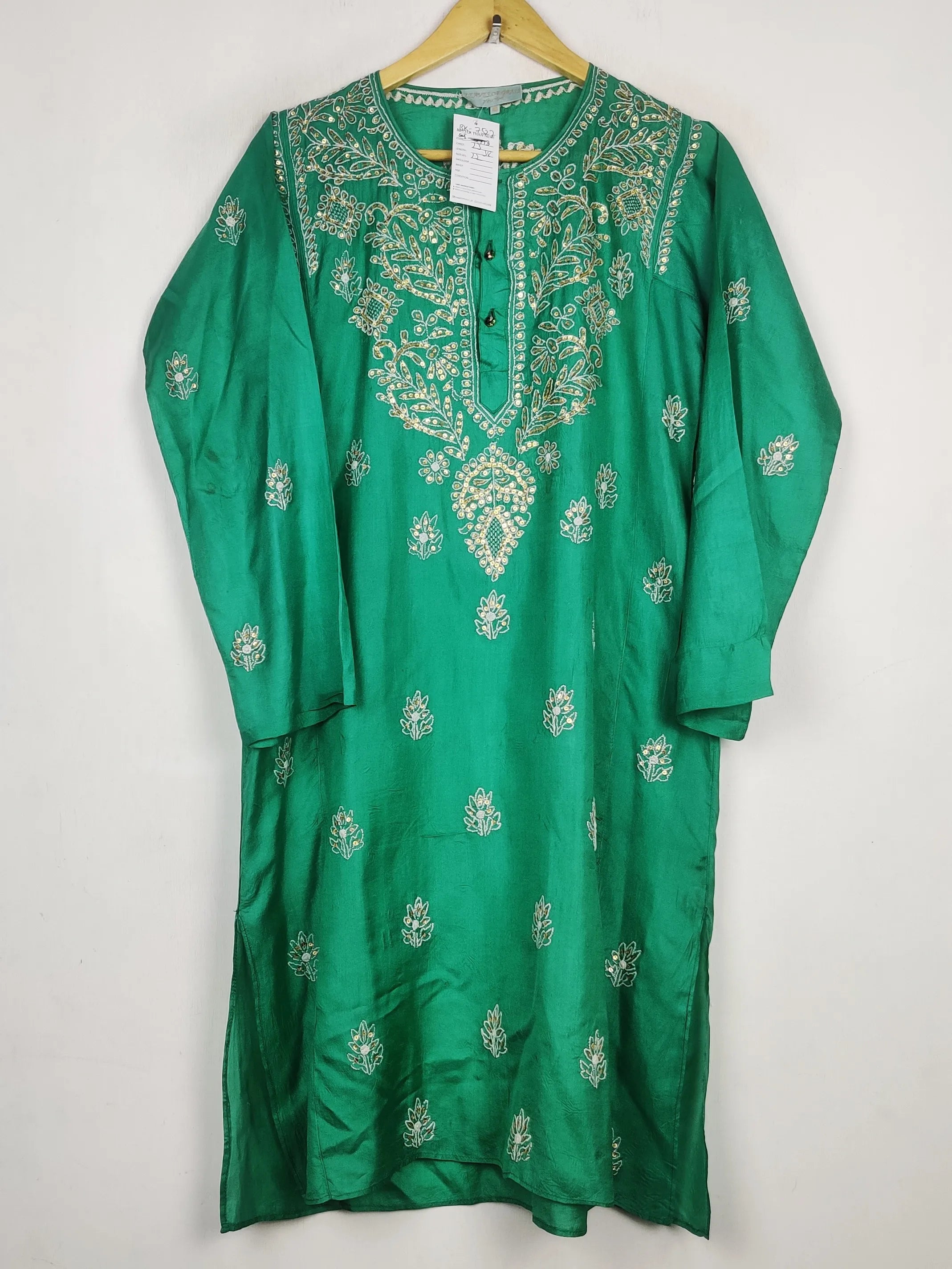 Buy online pre-used pre-loved 100% authentic & Original branded New York (BK-7527) available in Pakistan. Top international brands avilable.