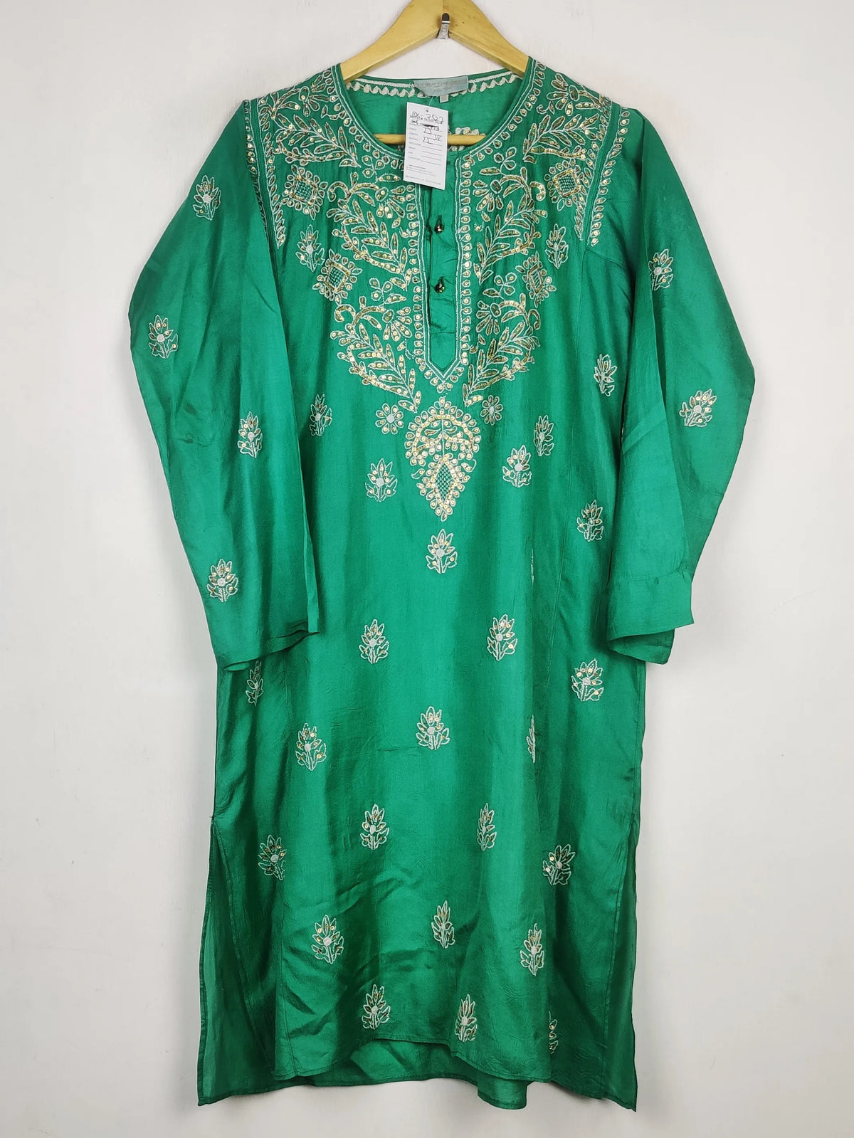 Buy online pre-used pre-loved 100% authentic & Original branded New York (BK-7527) available in Pakistan. Top international brands avilable.