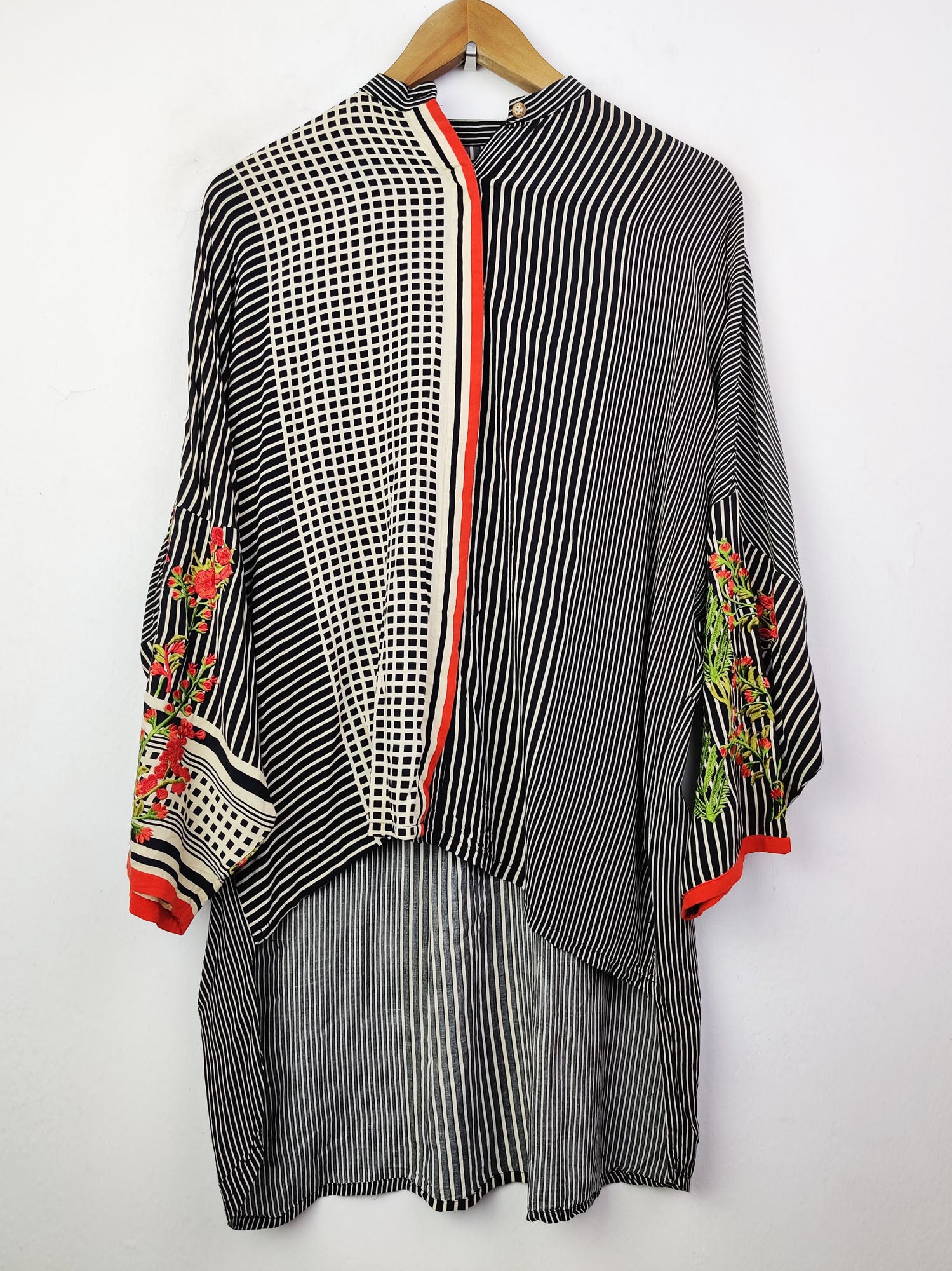 Buy online pre-used pre-loved 100% authentic & Original branded Khaadi (BK-756) available in Pakistan. Top international brands avilable.