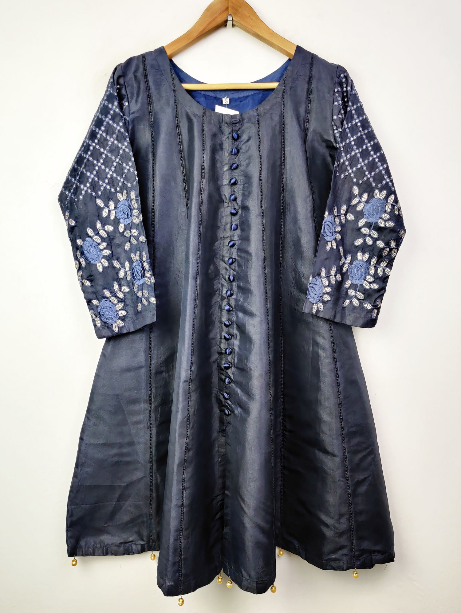 Buy online pre-used pre-loved 100% authentic & Original branded Unknown Brand (BK-803) available in Pakistan. Top international brands avilable.