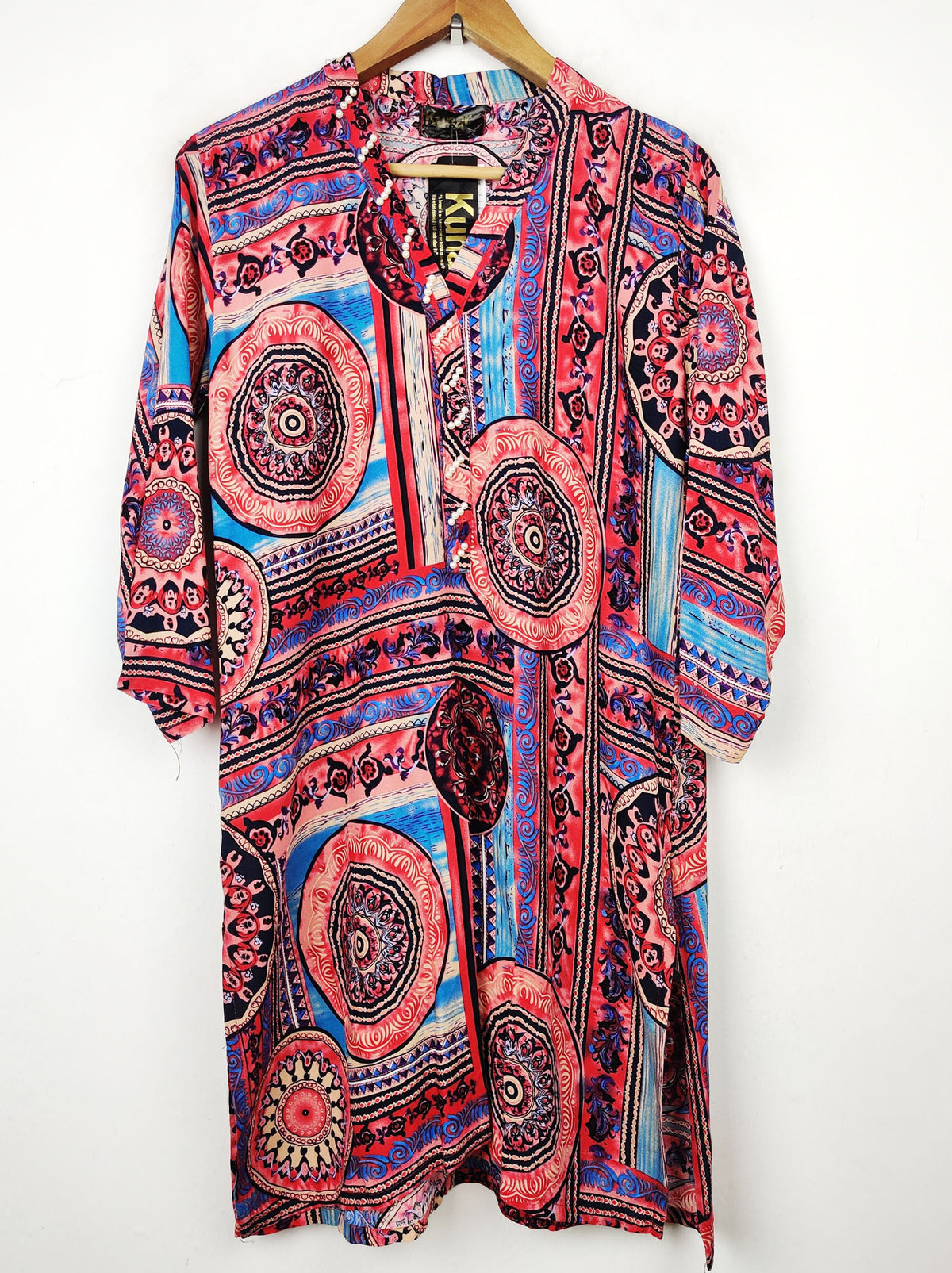 Buy online pre-used pre-loved 100% authentic & Original branded Kunar (BK-820) available in Pakistan. Top international brands avilable.