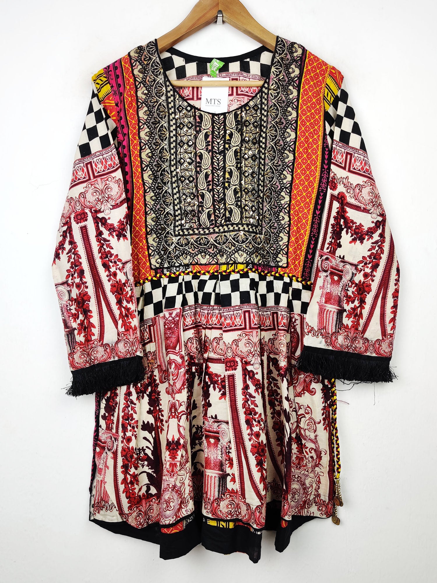 Buy online pre-used pre-loved 100% authentic & Original branded Bhk Collection (BK-836) available in Pakistan. Top international brands avilable.