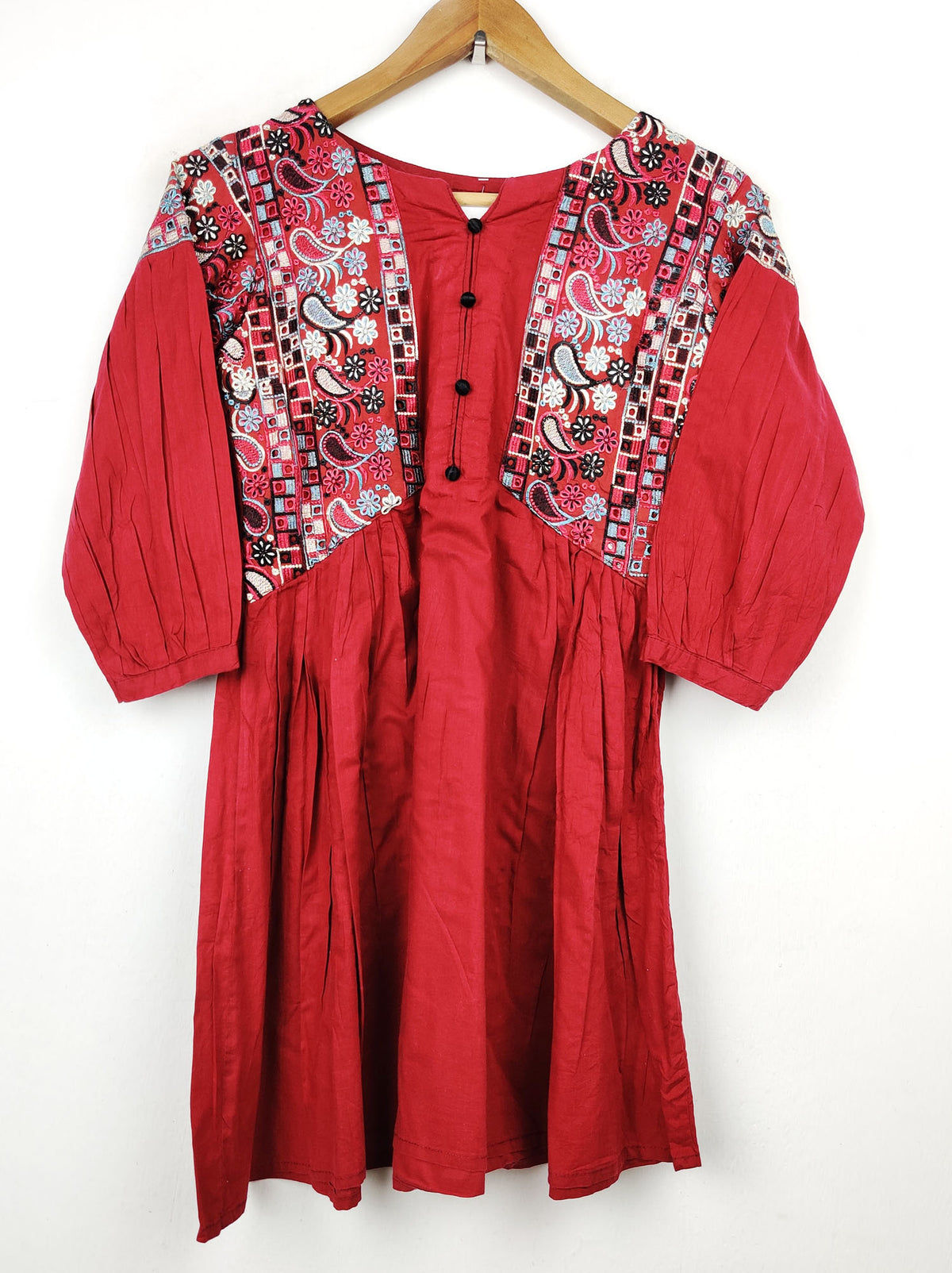 Buy online pre-used pre-loved 100% authentic & Original branded Unknown Brand (BK-842) available in Pakistan. Top international brands avilable.