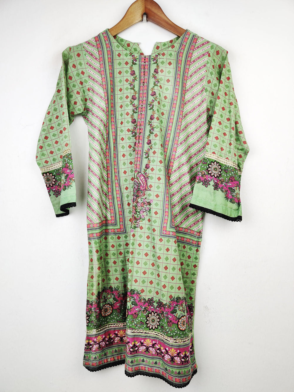 Buy online pre-used pre-loved 100% authentic & Original branded Shifa (BK-898) available in Pakistan. Top international brands avilable.