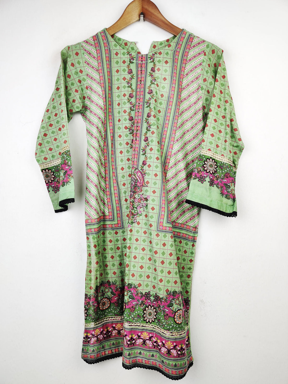 Buy online pre-used pre-loved 100% authentic & Original branded Shifa (BK-898) available in Pakistan. Top international brands avilable.