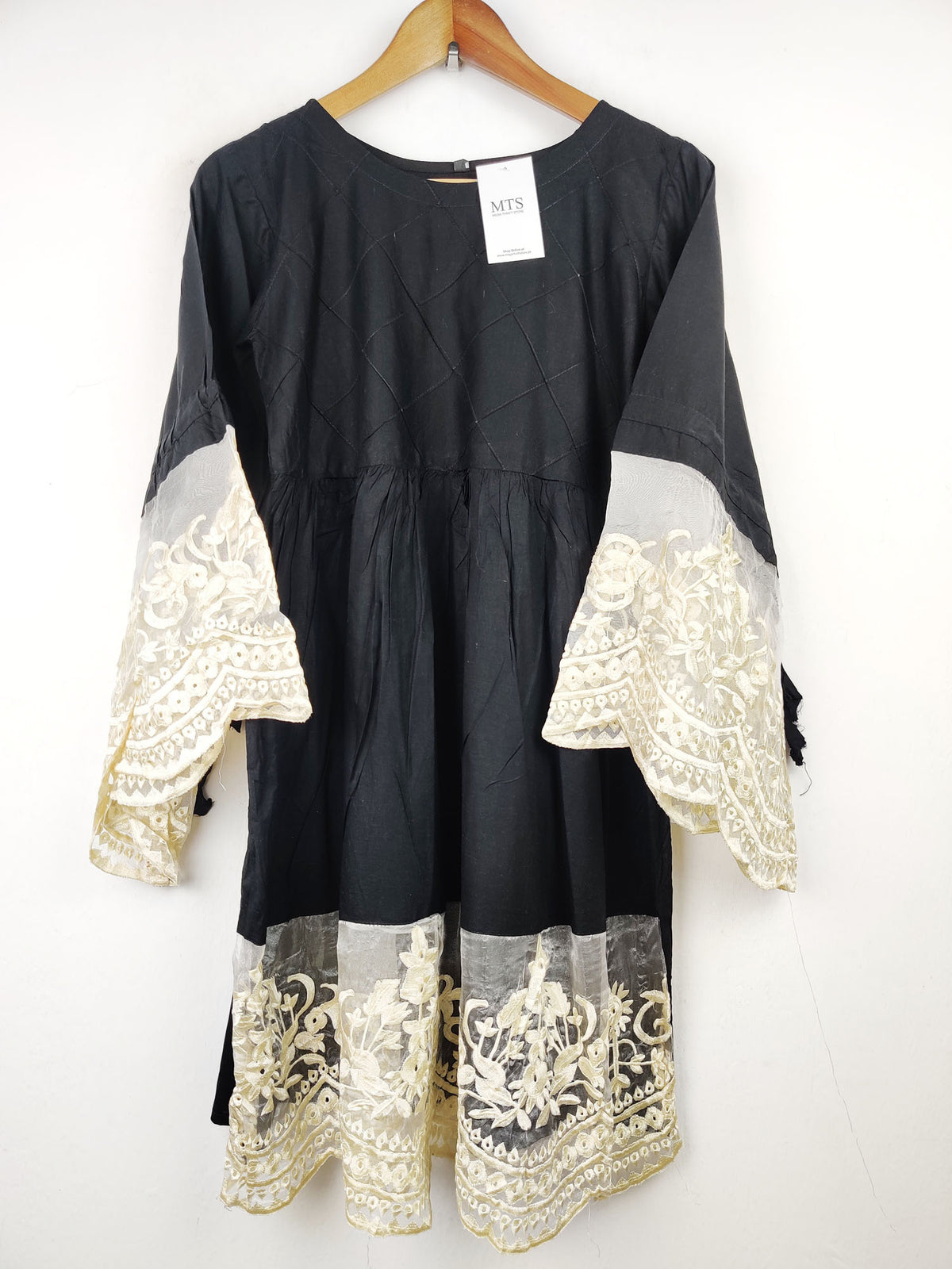 Buy online pre-used pre-loved 100% authentic & Original branded Unknown Brand (BK-904) available in Pakistan. Top international brands avilable.