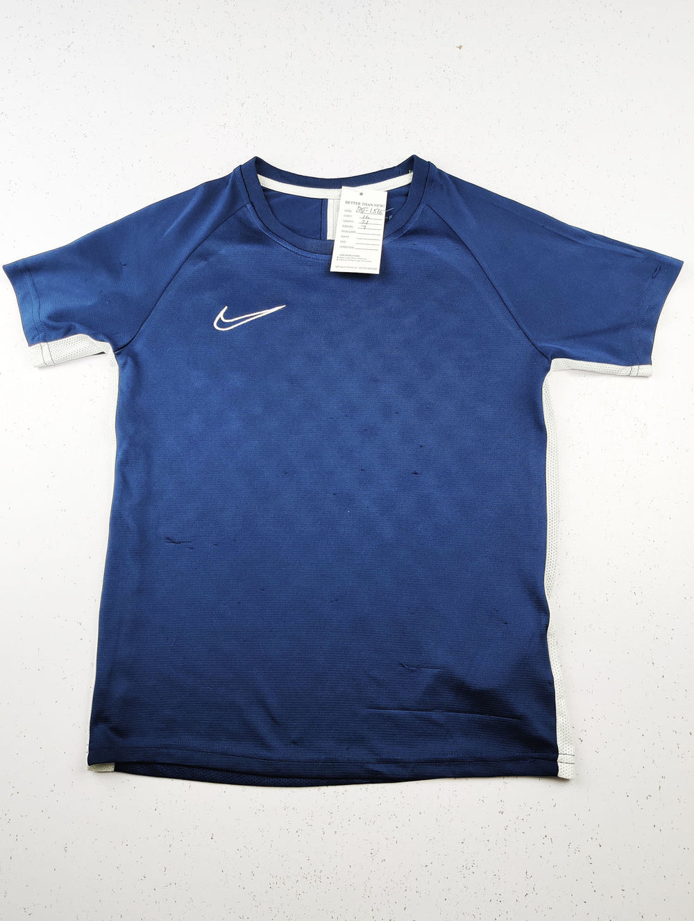 Buy online pre-used pre-loved 100% authentic & Original branded Nike Dri Fit (BST-1565) available in Pakistan. Top international brands avilable.