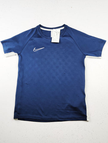 Buy online pre-used pre-loved 100% authentic & Original branded Nike Dri Fit (BST-1565) available in Pakistan. Top international brands avilable.