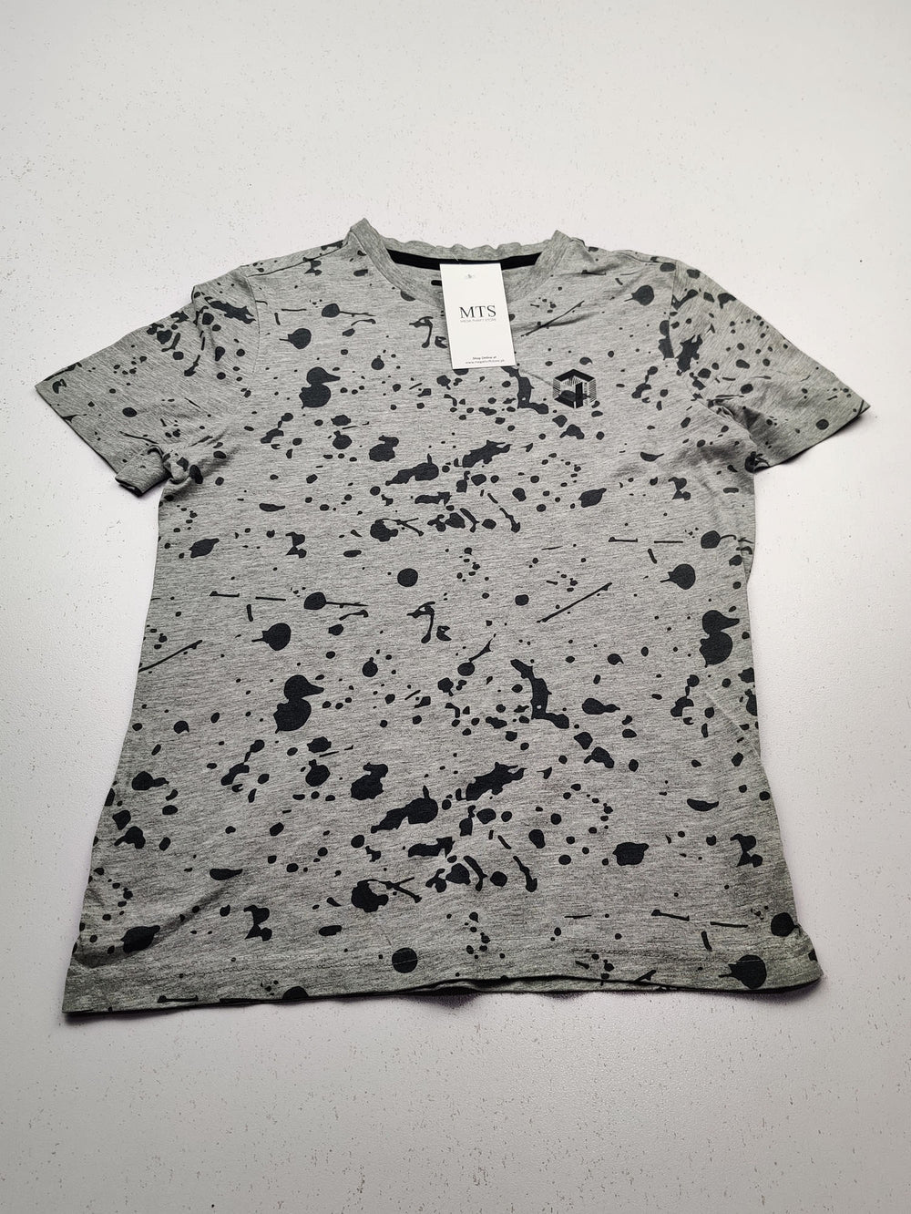 Buy online pre-used pre-loved 100% authentic & Original branded F&F (BST-207) available in Pakistan. Top international brands avilable.