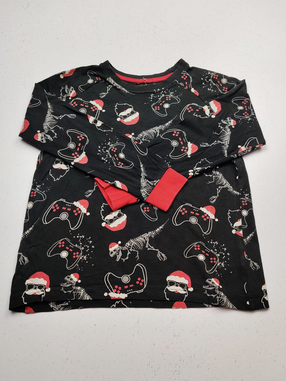 Buy online pre-used pre-loved 100% authentic & Original branded Christmas (BST-29) available in Pakistan. Top international brands avilable.