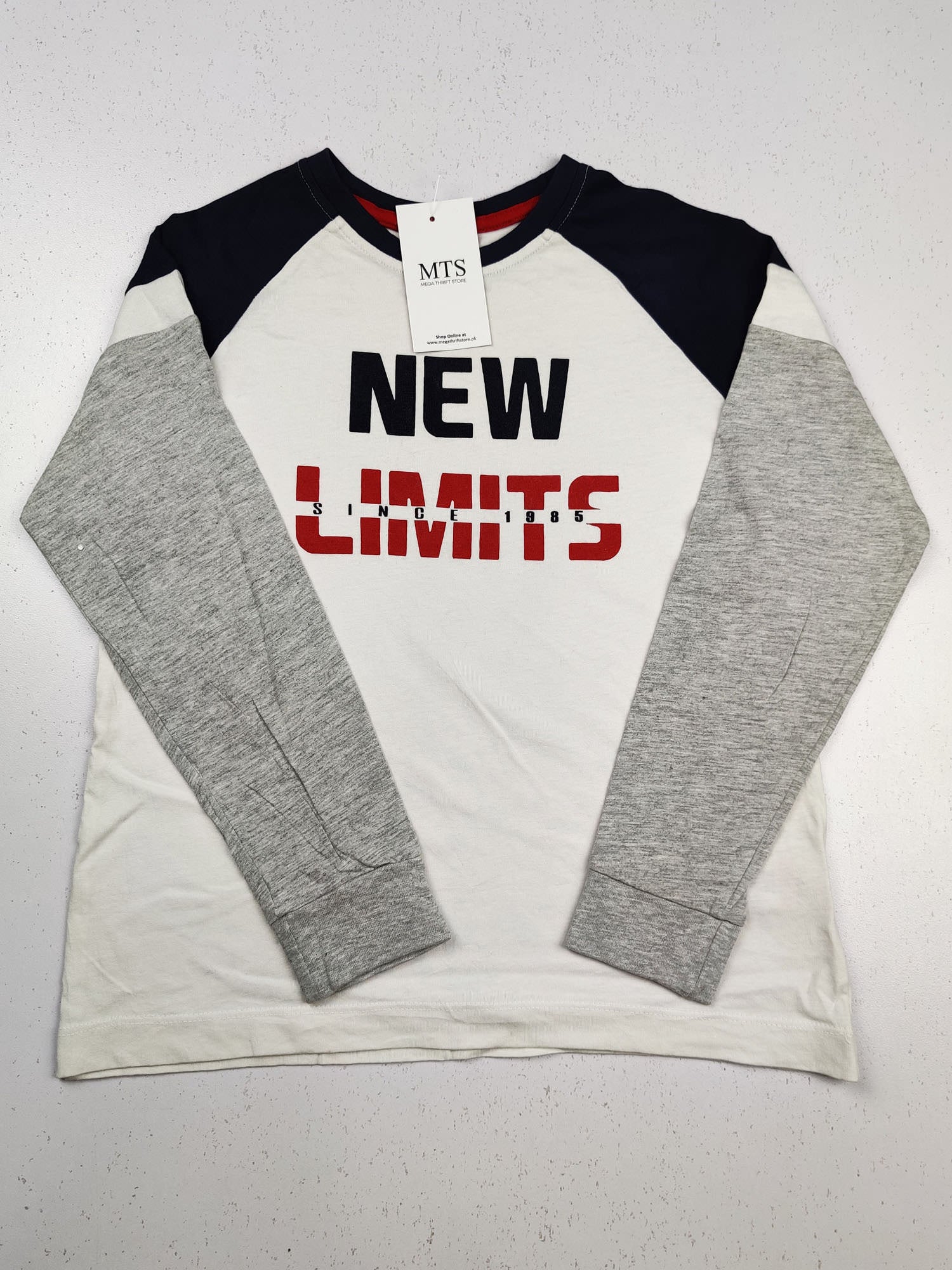 Buy online pre-used pre-loved 100% authentic & Original branded Unknown Brand (BST-426) available in Pakistan. Top international brands avilable.