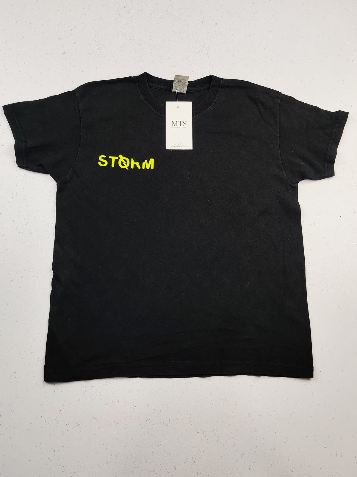 Buy online pre-used pre-loved 100% authentic & Original branded Fruit Of The Loom (BST-896) available in Pakistan. Top international brands avilable.