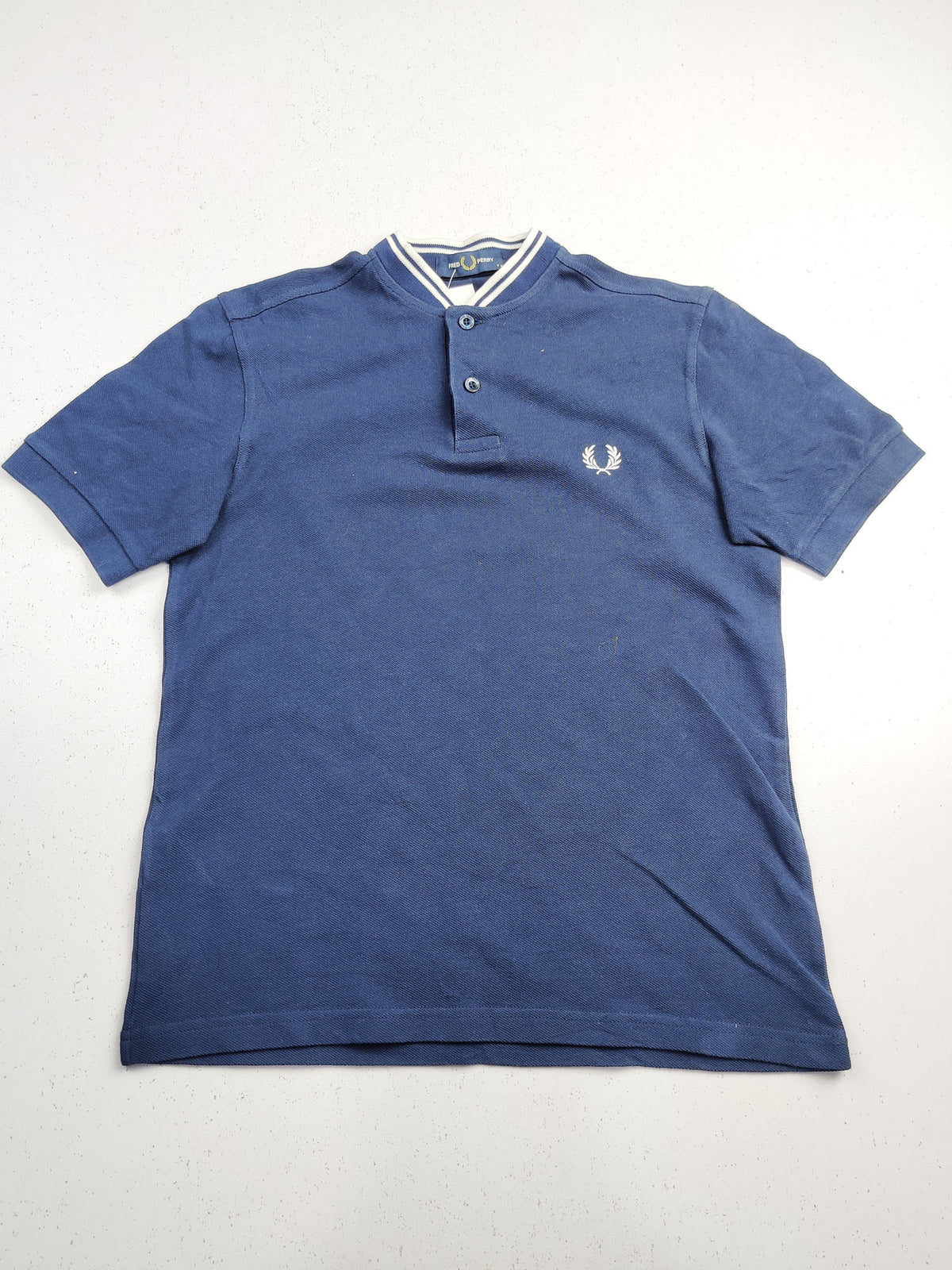 Buy online pre-used pre-loved 100% authentic & Original branded Fred Perry (BST-904) available in Pakistan. Top international brands avilable.