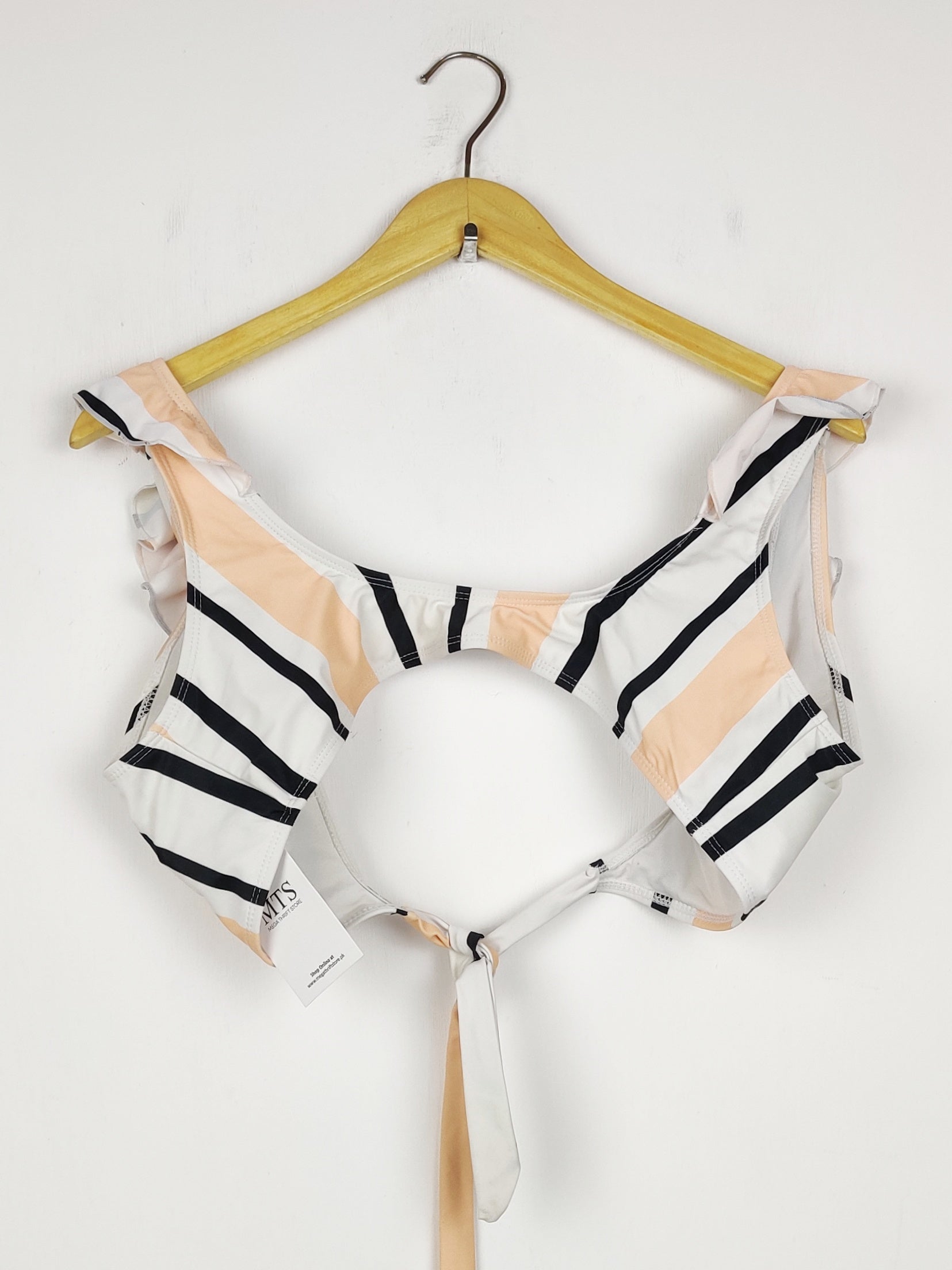Buy online pre-used pre-loved 100% authentic & Original branded Missguided, Uk 10 (BU-1012) available in Pakistan. Top international brands avilable.