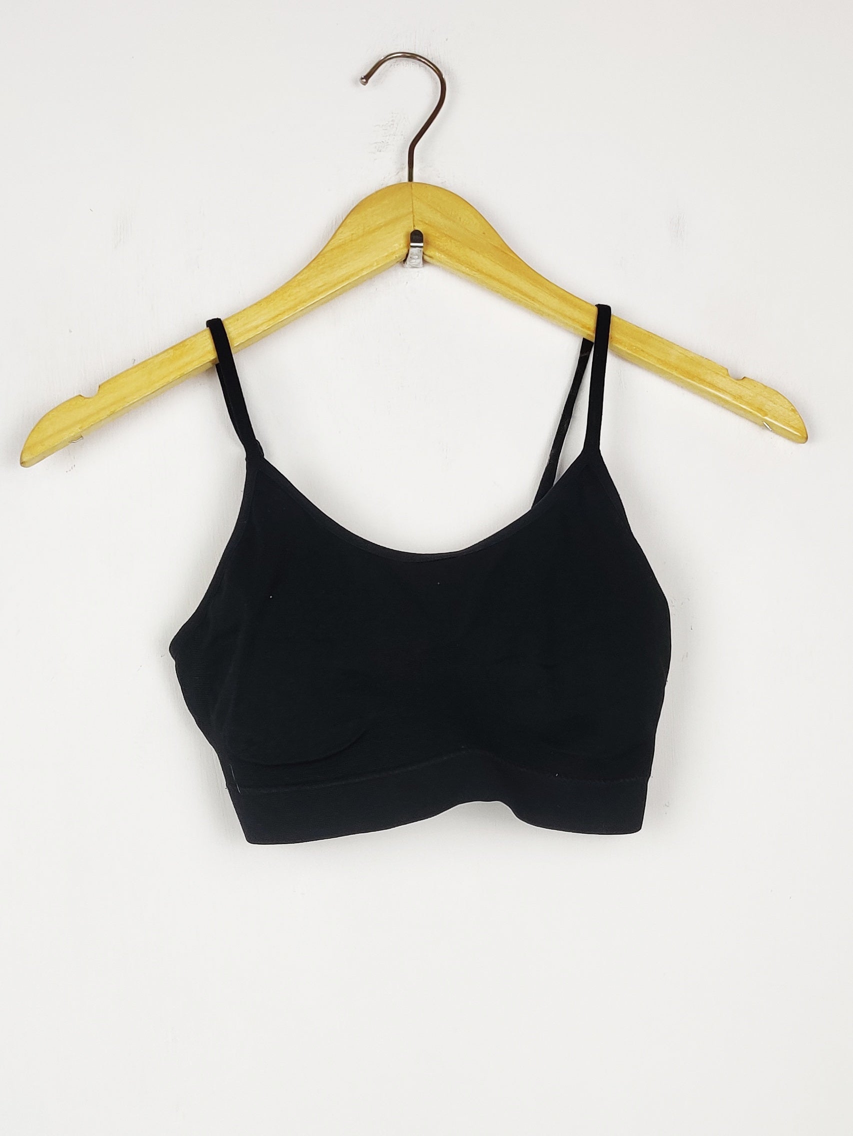 Buy online pre-used pre-loved 100% authentic & Original branded Unknown Brand (BU-1018) available in Pakistan. Top international brands avilable.