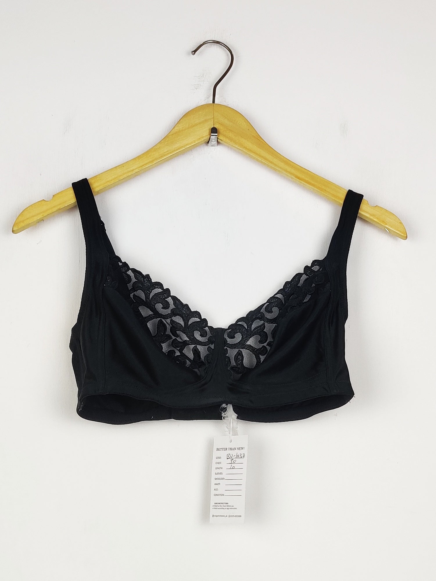Buy online pre-used pre-loved 100% authentic & Original branded Unknown Brand (BU-1037) available in Pakistan. Top international brands avilable.