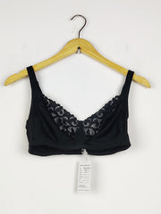 Buy online pre-used pre-loved 100% authentic & Original branded Unknown Brand (BU-1037) available in Pakistan. Top international brands avilable.