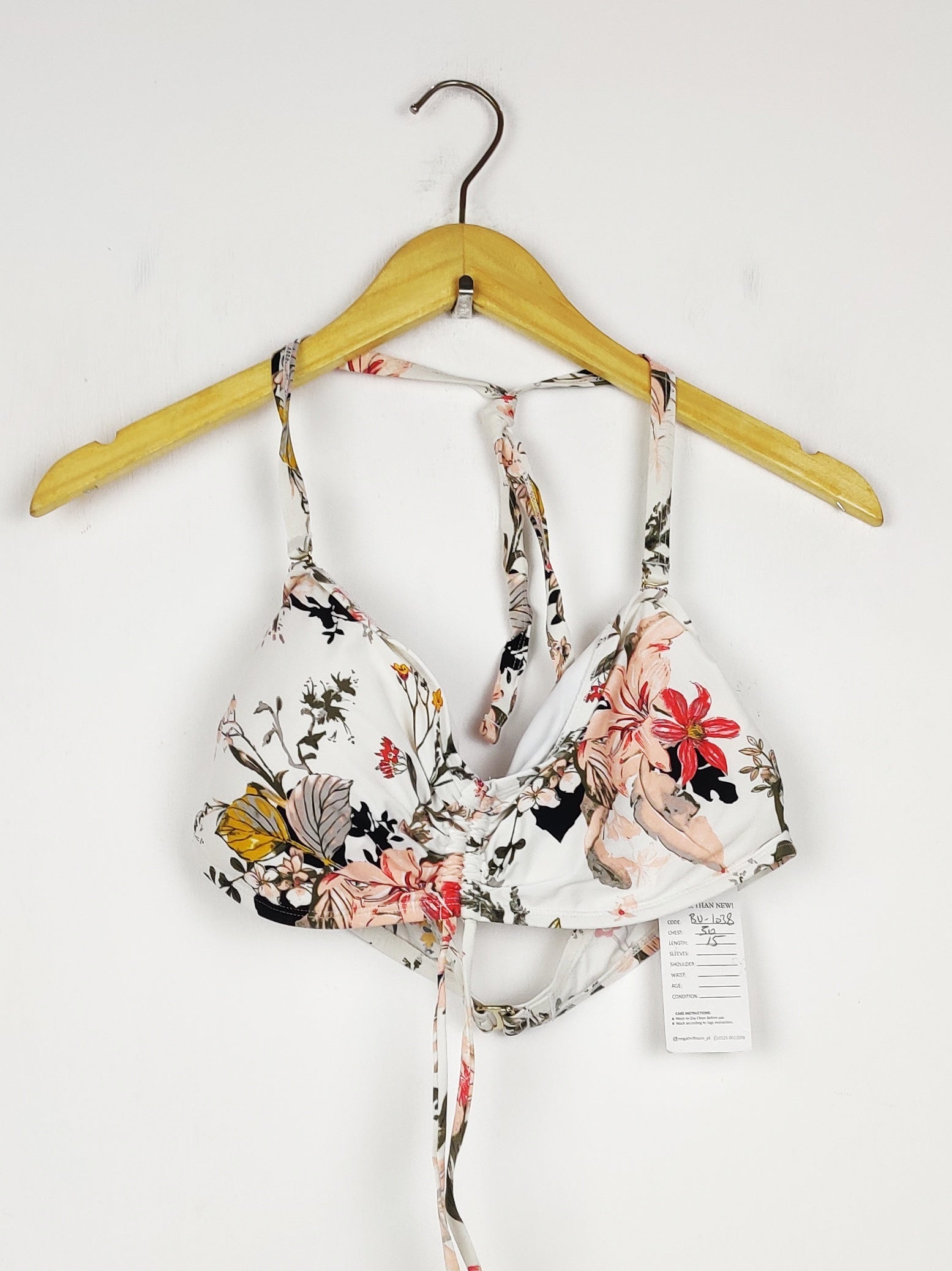 Buy online pre-used pre-loved 100% authentic & Original branded Marks & Spencer, Uk 16 (BU-1038) available in Pakistan. Top international brands avilable.