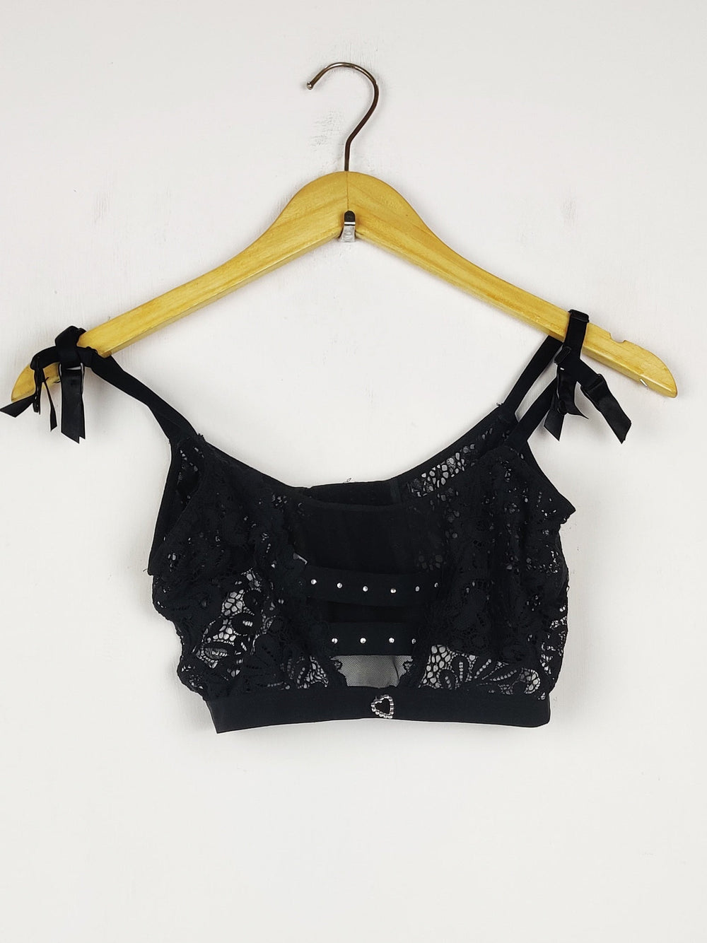 Buy online pre-used pre-loved 100% authentic & Original branded Contradiction, Uk 10 (BU-1040) available in Pakistan. Top international brands avilable.