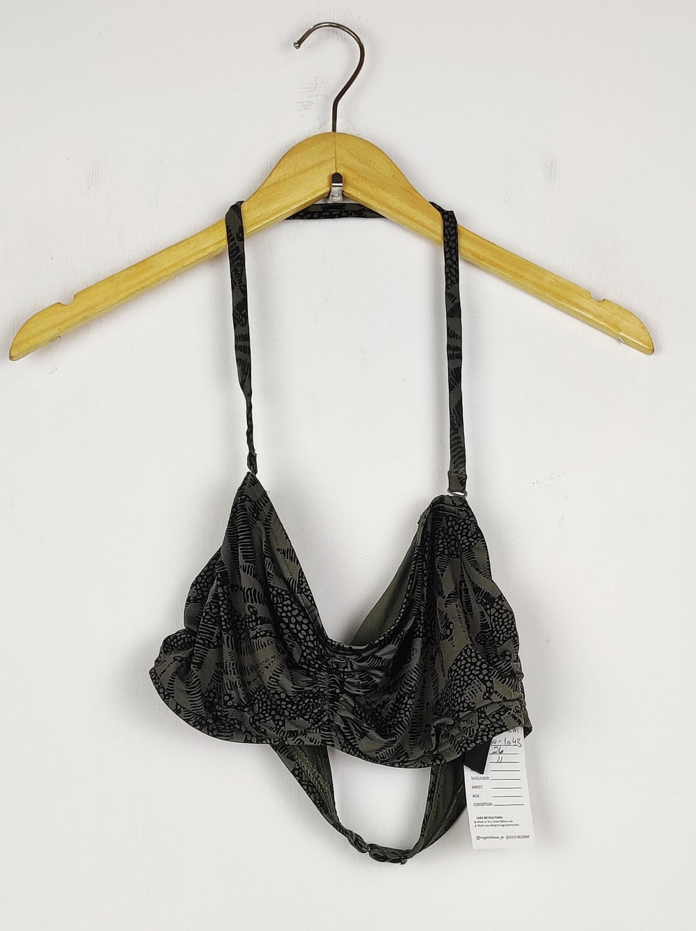 Buy online pre-used pre-loved 100% authentic & Original branded Unknown Brand (BU-1043) available in Pakistan. Top international brands avilable.