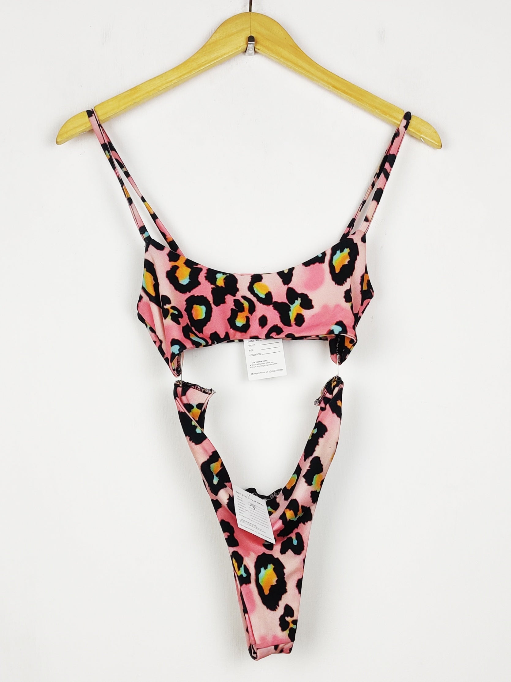 Buy online pre-used pre-loved 100% authentic & Original branded Prettylittlething, Uk 8 (BU-1048) available in Pakistan. Top international brands avilable.