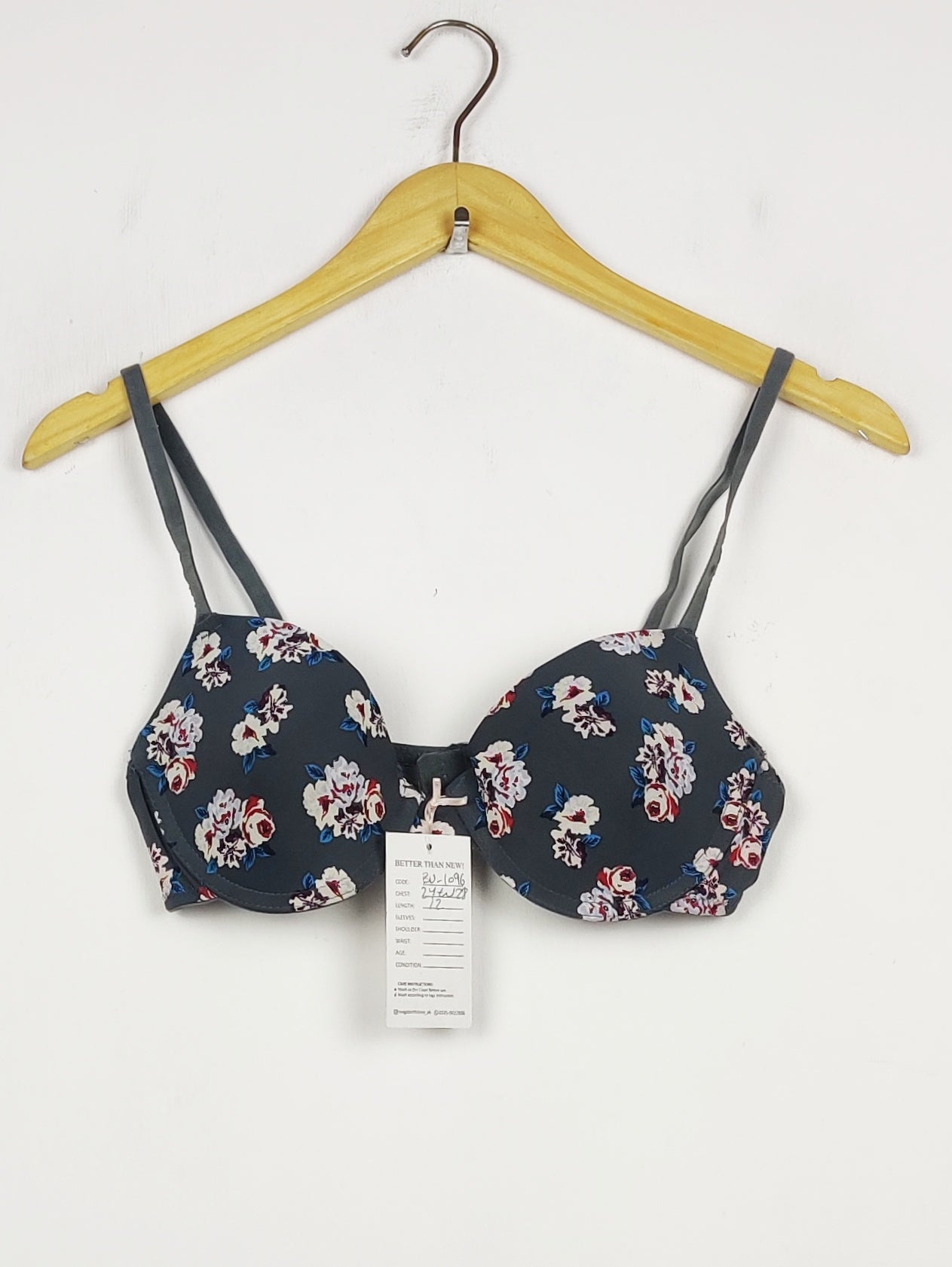 Buy online pre-used pre-loved 100% authentic & Original branded Unknown Brand (BU-1096) available in Pakistan. Top international brands avilable.