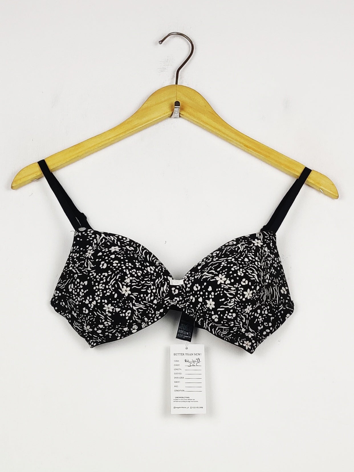 Buy online pre-used pre-loved 100% authentic & Original branded Marks & Spencer, Uk 32C (BU-1099) available in Pakistan. Top international brands avilable.