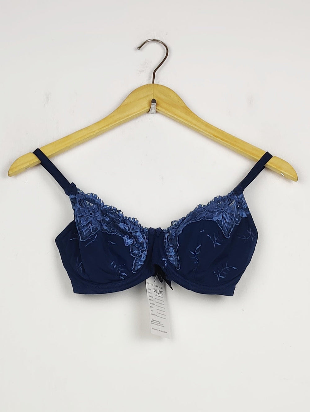 Buy online pre-used pre-loved 100% authentic & Original branded Femilet, Uk 32D (BU-1105) available in Pakistan. Top international brands avilable.