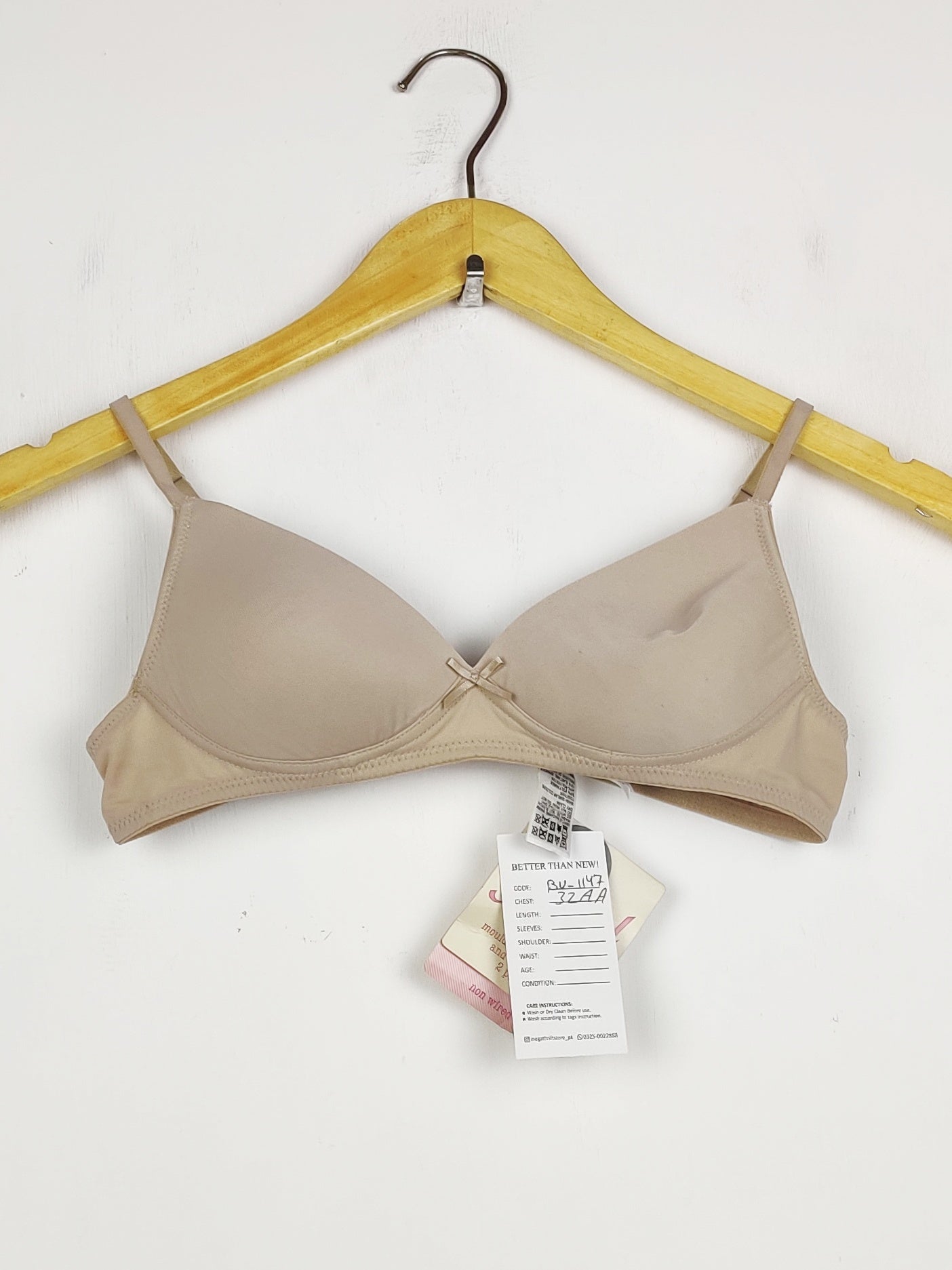 Buy online pre-used pre-loved 100% authentic & Original branded Marks & Spencer, Uk 32Aa (BU-1147) available in Pakistan. Top international brands avilable.