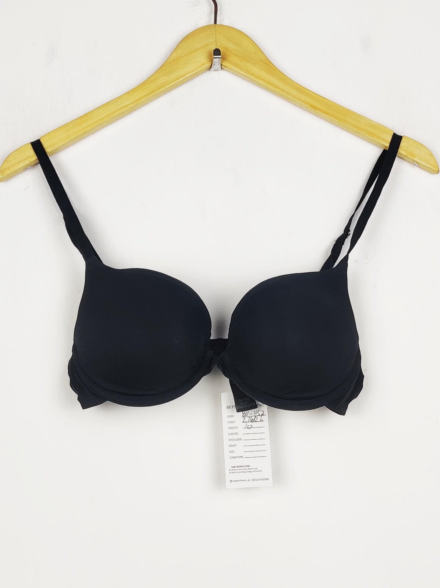Buy online pre-used pre-loved 100% authentic & Original branded Dunnes Stores, Uk 34B (BU-1152) available in Pakistan. Top international brands avilable.