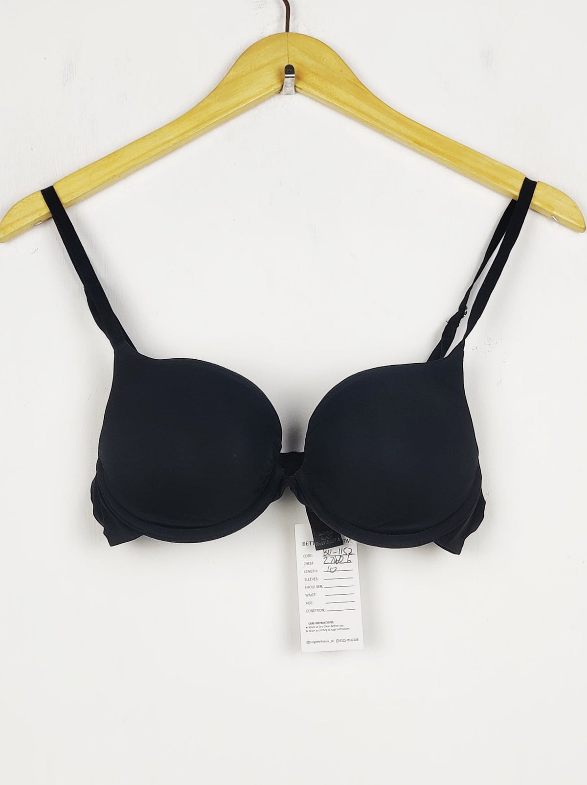Buy online pre-used pre-loved 100% authentic & Original branded Dunnes Stores, Uk 34B (BU-1152) available in Pakistan. Top international brands avilable.