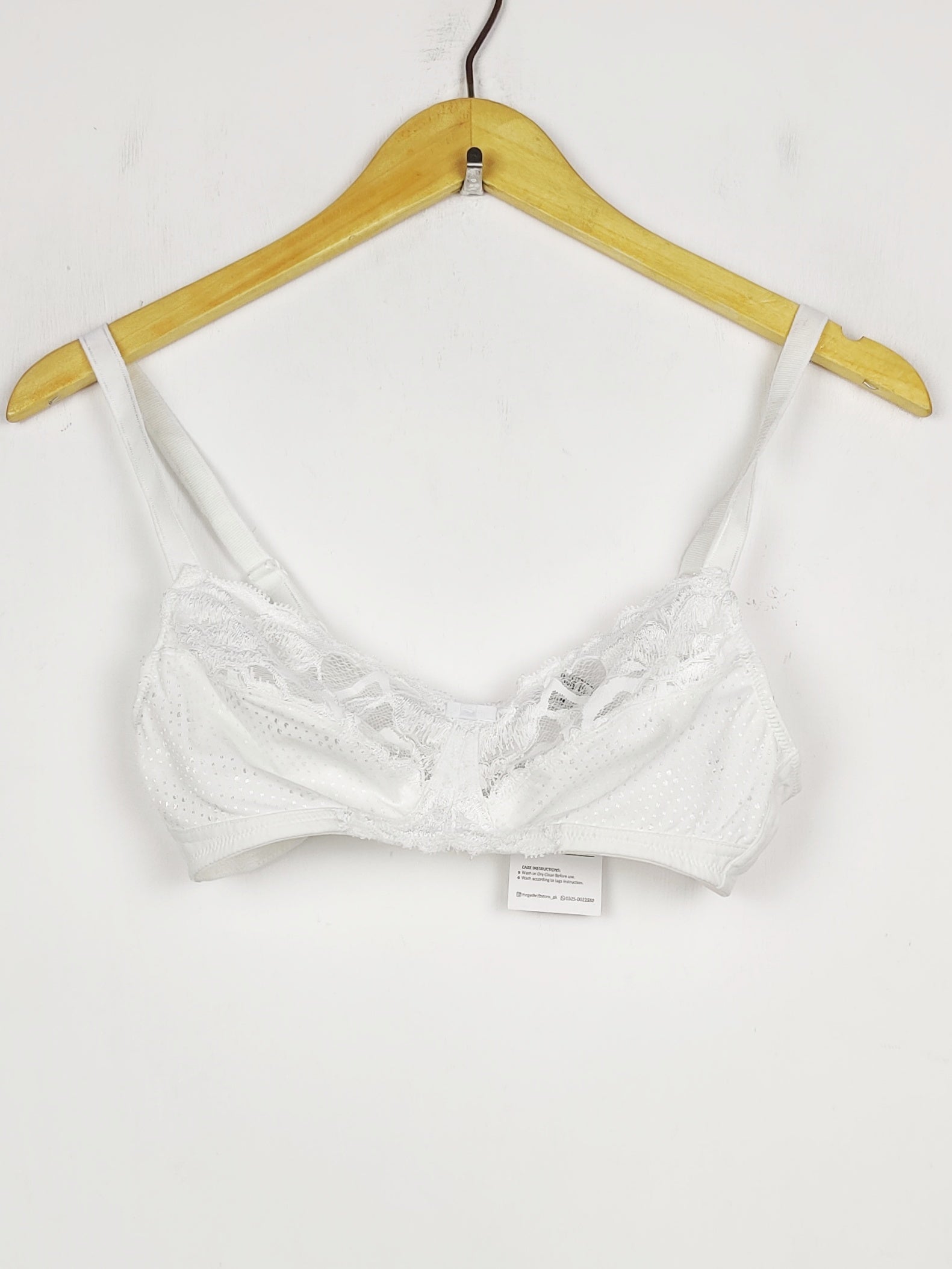 Buy online pre-used pre-loved 100% authentic & Original branded Marks & Spencer, Uk 34B (BU-1157) available in Pakistan. Top international brands avilable.