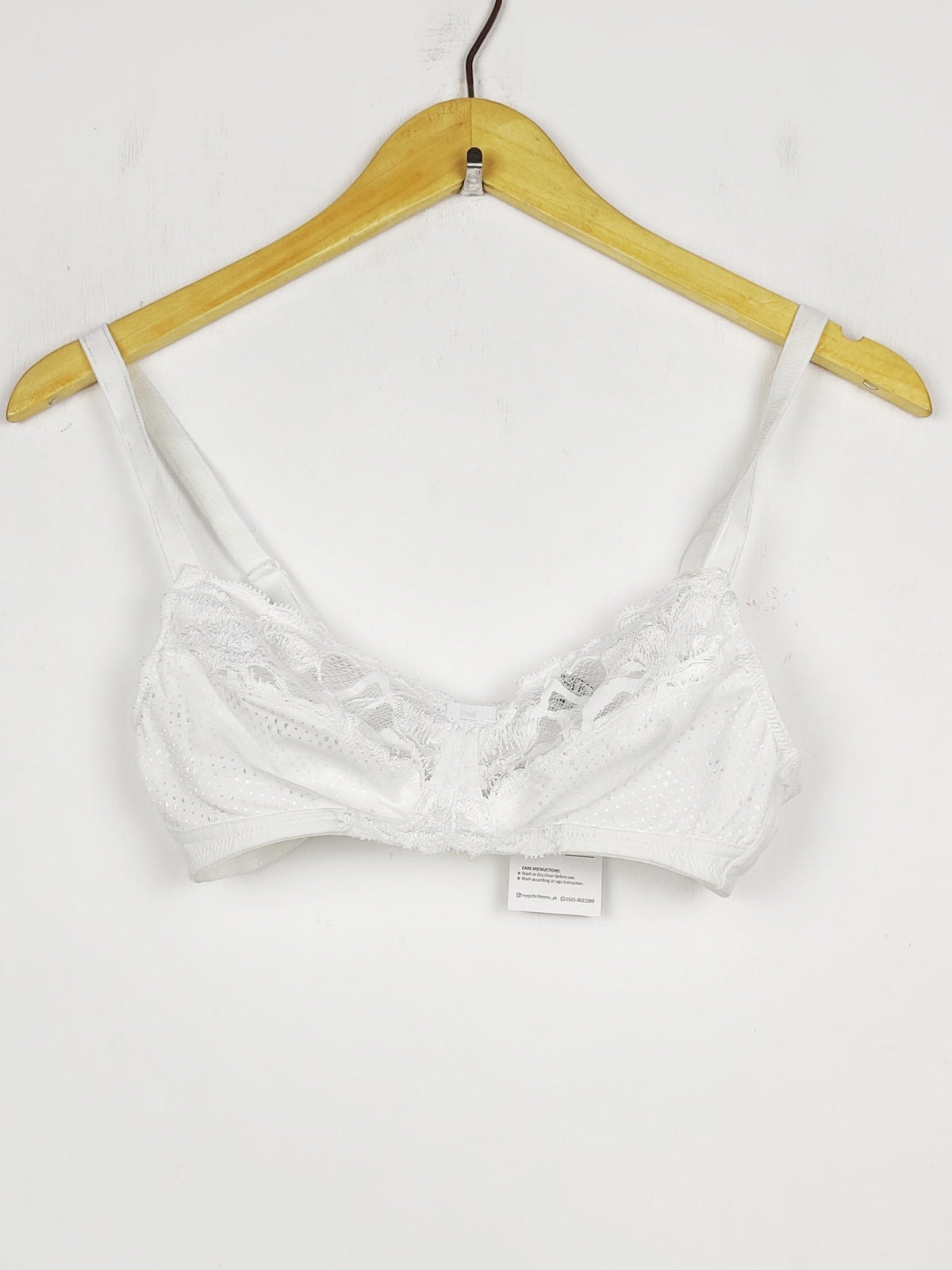 Buy online pre-used pre-loved 100% authentic & Original branded Marks & Spencer, Uk 34B (BU-1157) available in Pakistan. Top international brands avilable.