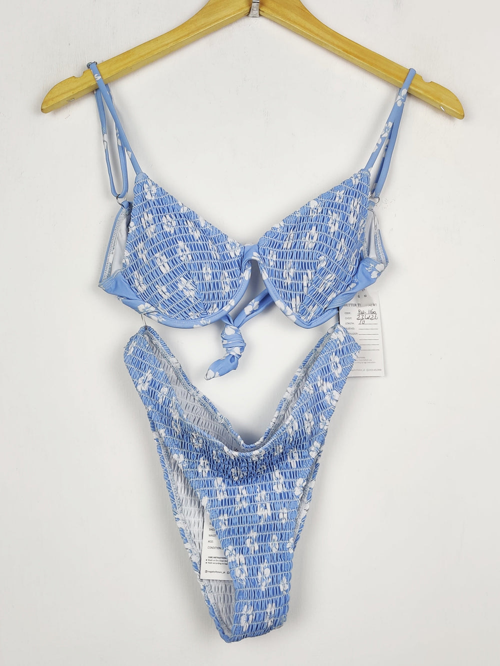 Buy online pre-used pre-loved 100% authentic & Original branded Unknown Brand (BU-1160) available in Pakistan. Top international brands avilable.