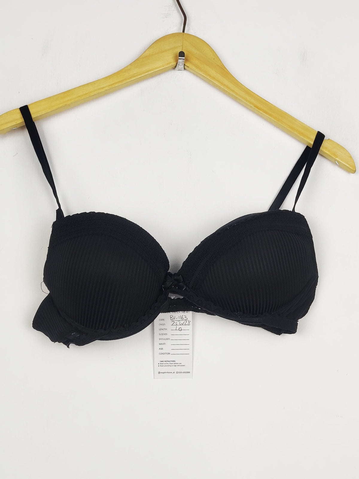 Buy online pre-used pre-loved 100% authentic & Original branded Unknown Brand (BU-1163) available in Pakistan. Top international brands avilable.