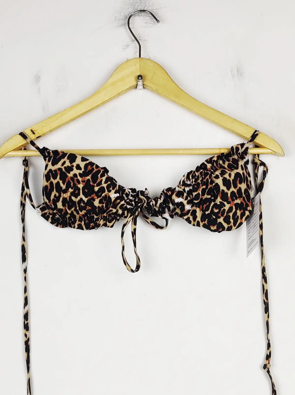 Buy online pre-used pre-loved 100% authentic & Original branded Unknown Brand (BU-116) available in Pakistan. Top international brands avilable.