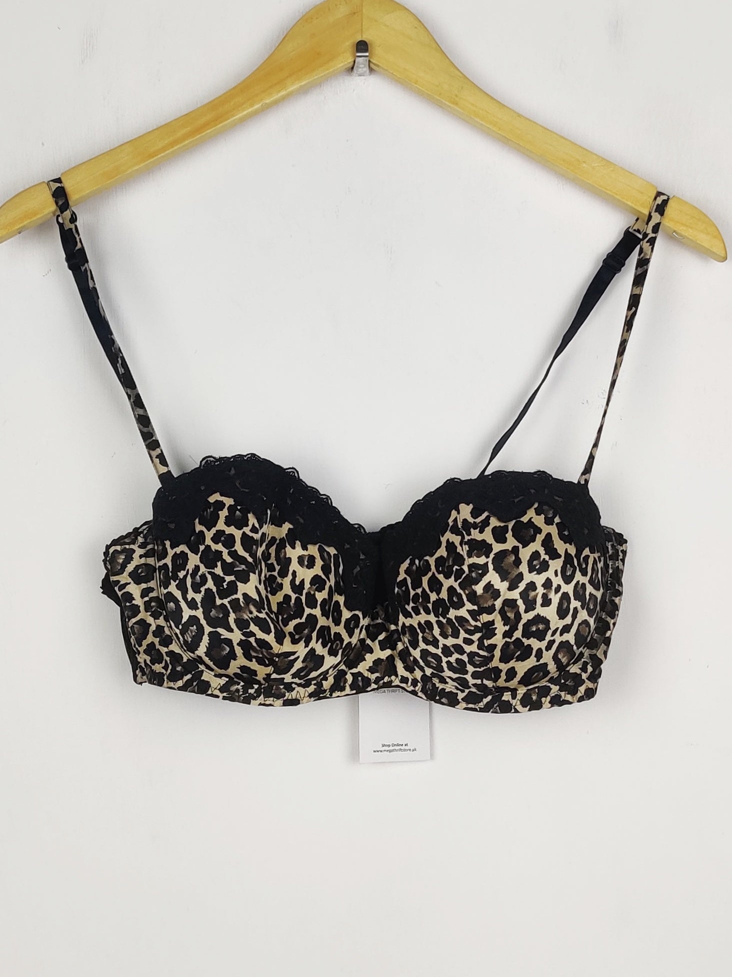 Buy online pre-used pre-loved 100% authentic & Original branded F&F (BU-1171) available in Pakistan. Top international brands avilable.