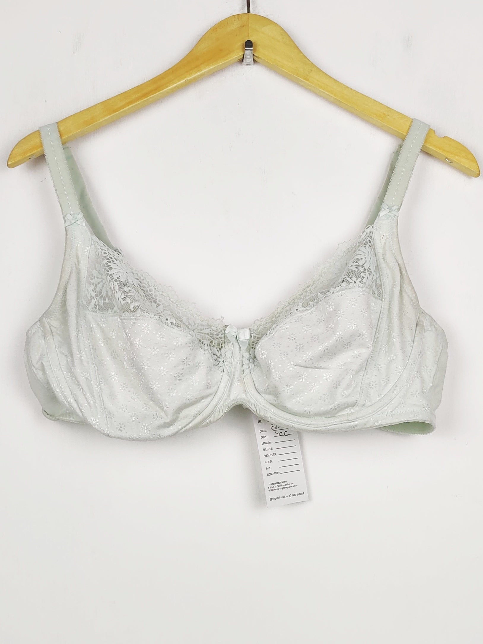 Buy online pre-used pre-loved 100% authentic & Original branded Marks & Spencer, Uk 40C (BU-1180) available in Pakistan. Top international brands avilable.