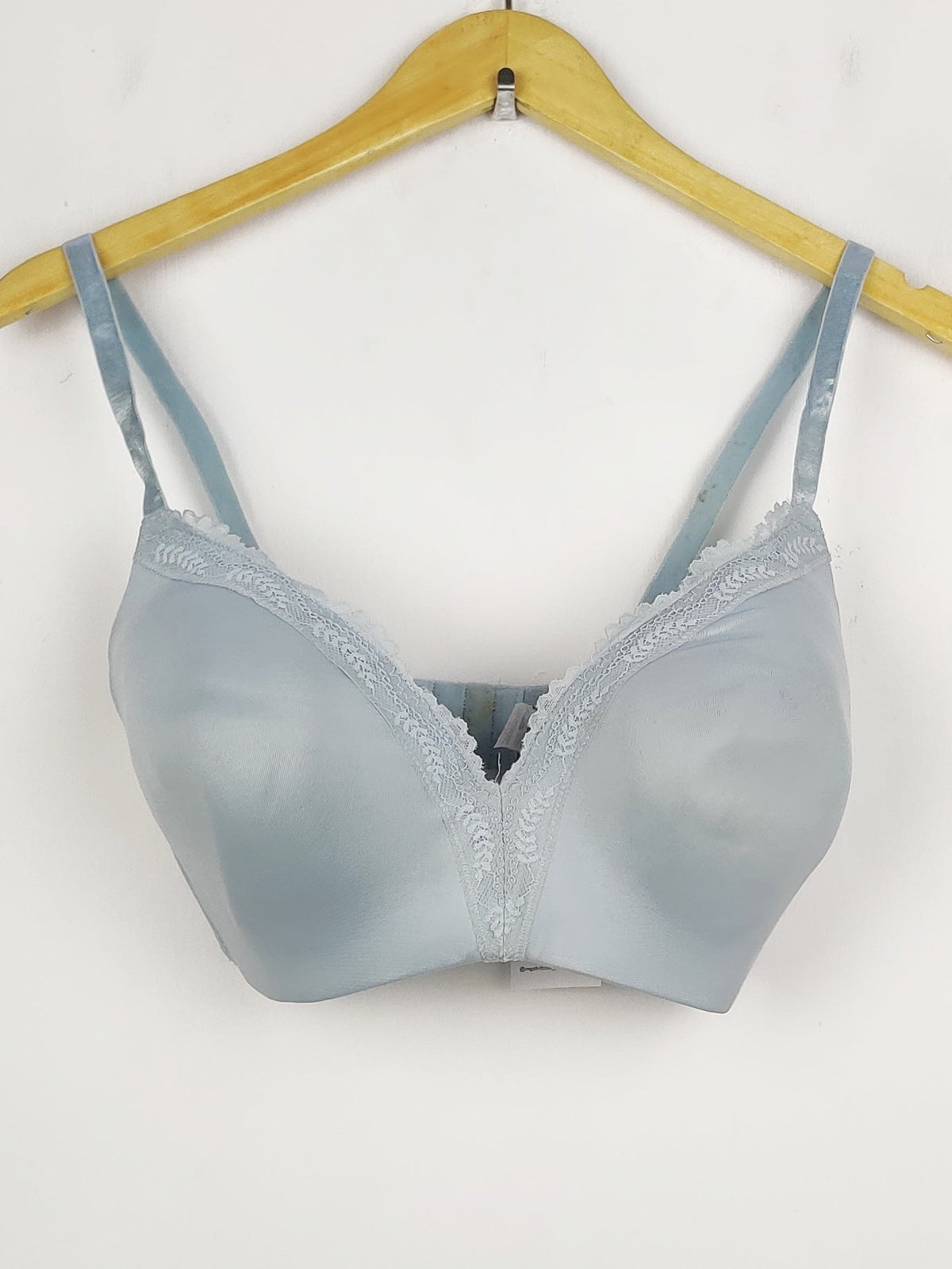 Buy online pre-used pre-loved 100% authentic & Original branded F&F, Uk 36Dd (BU-1187) available in Pakistan. Top international brands avilable.