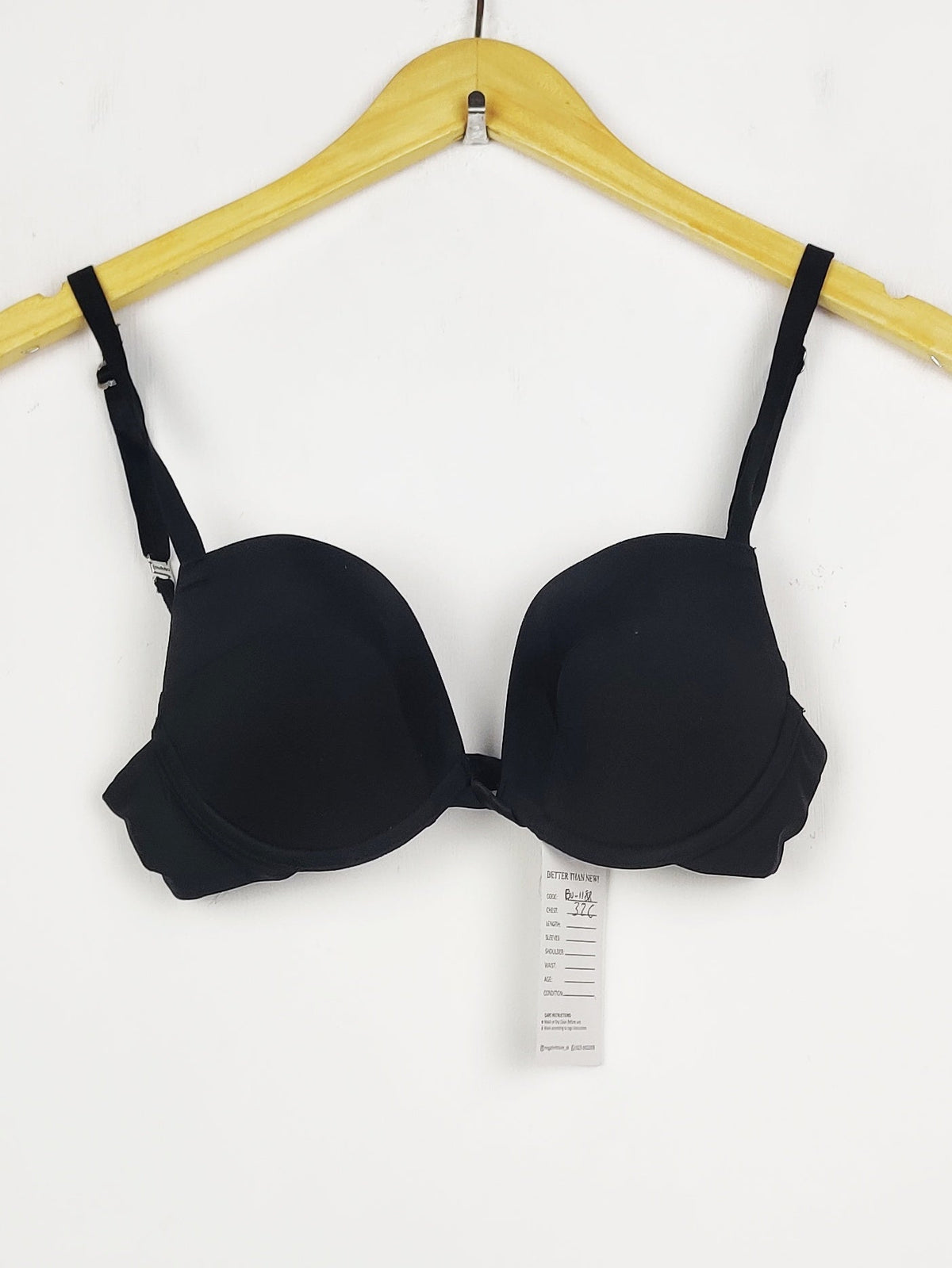 Buy online pre-used pre-loved 100% authentic & Original branded Wonderbra, Uk 32C (BU-1188) available in Pakistan. Top international brands avilable.